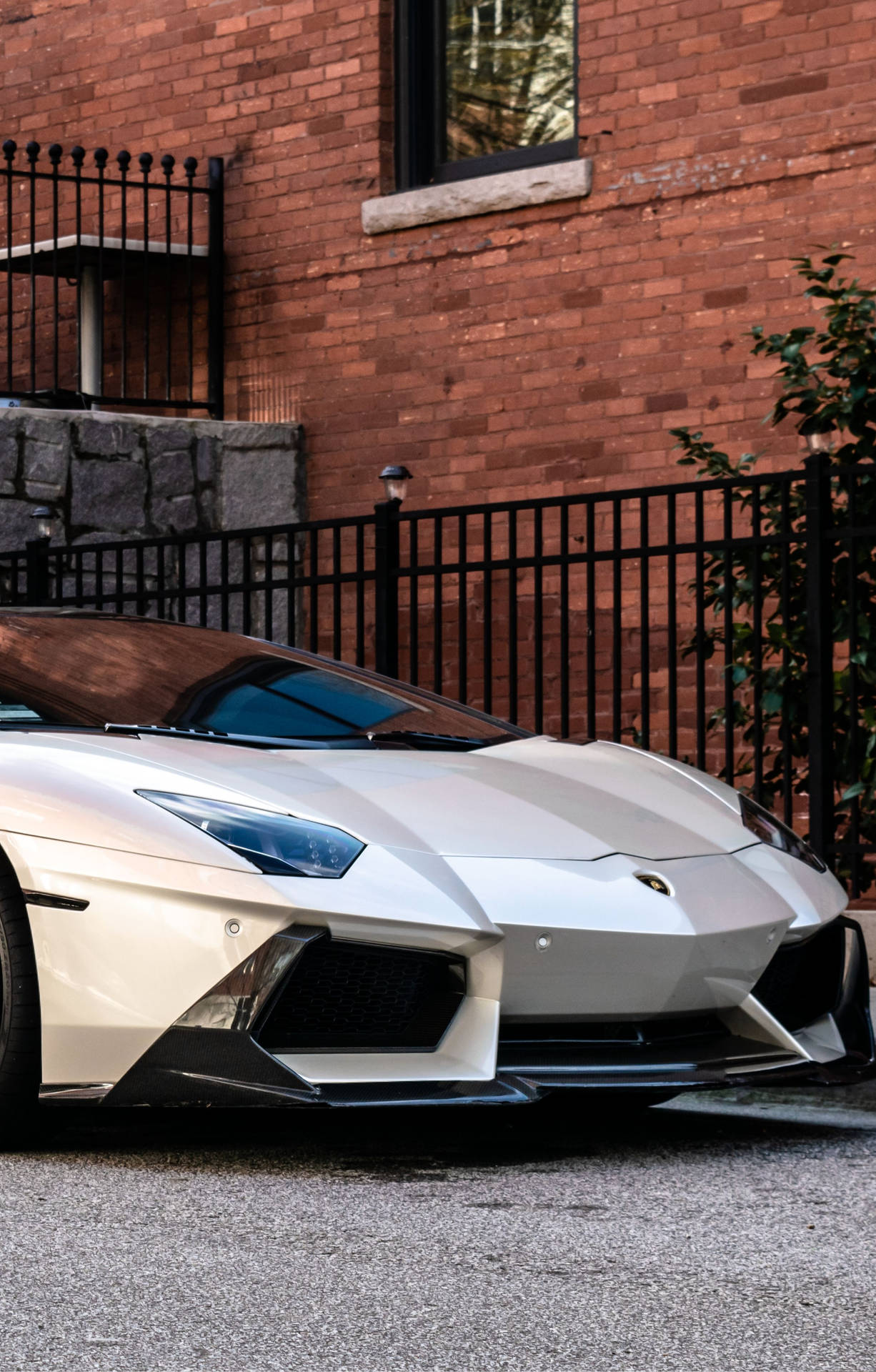 Download Luxurious 4K Lamborghini iPhone Wallpaper