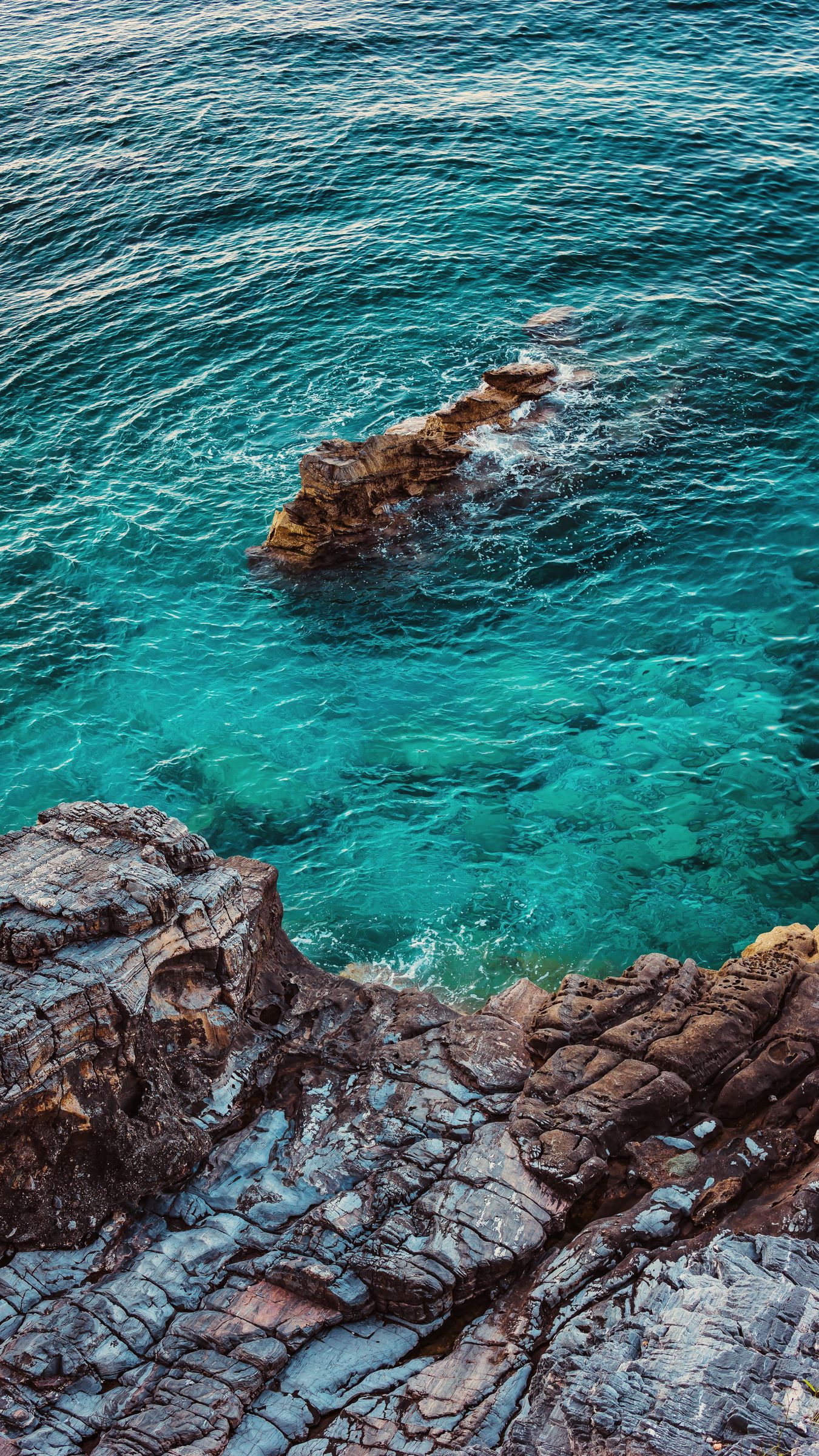 Download wallpaper 1350x2400 sea, rocks, aerial view, water, coast iphone 8+/7+/6s+/for parallax HD background