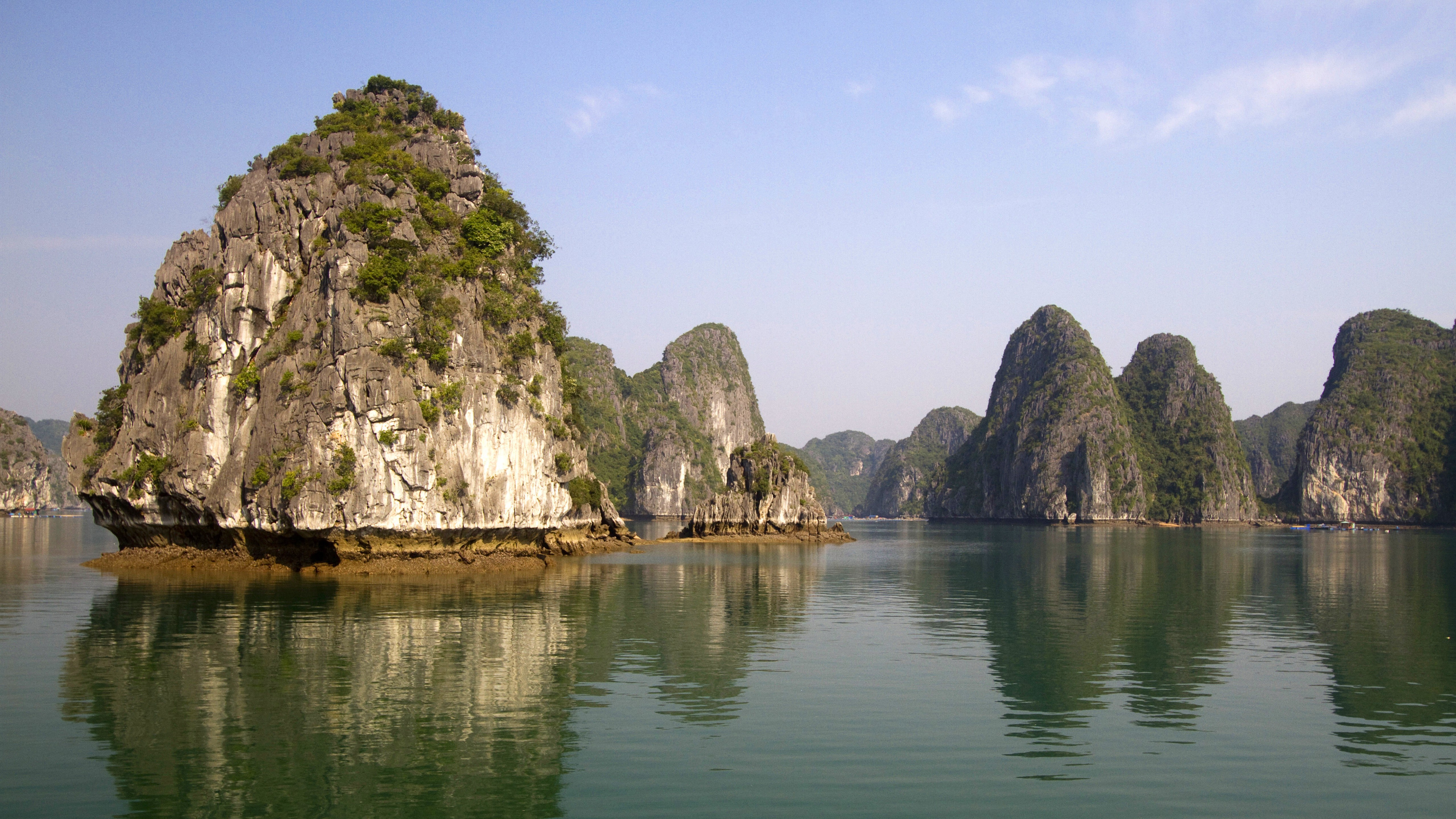 Wallpaper Ha Long Bay, 5k, 4k wallpaper, 8k, Halong Bay, Vietnam, mountains, cruises, travel, rest, boat, river, Nature