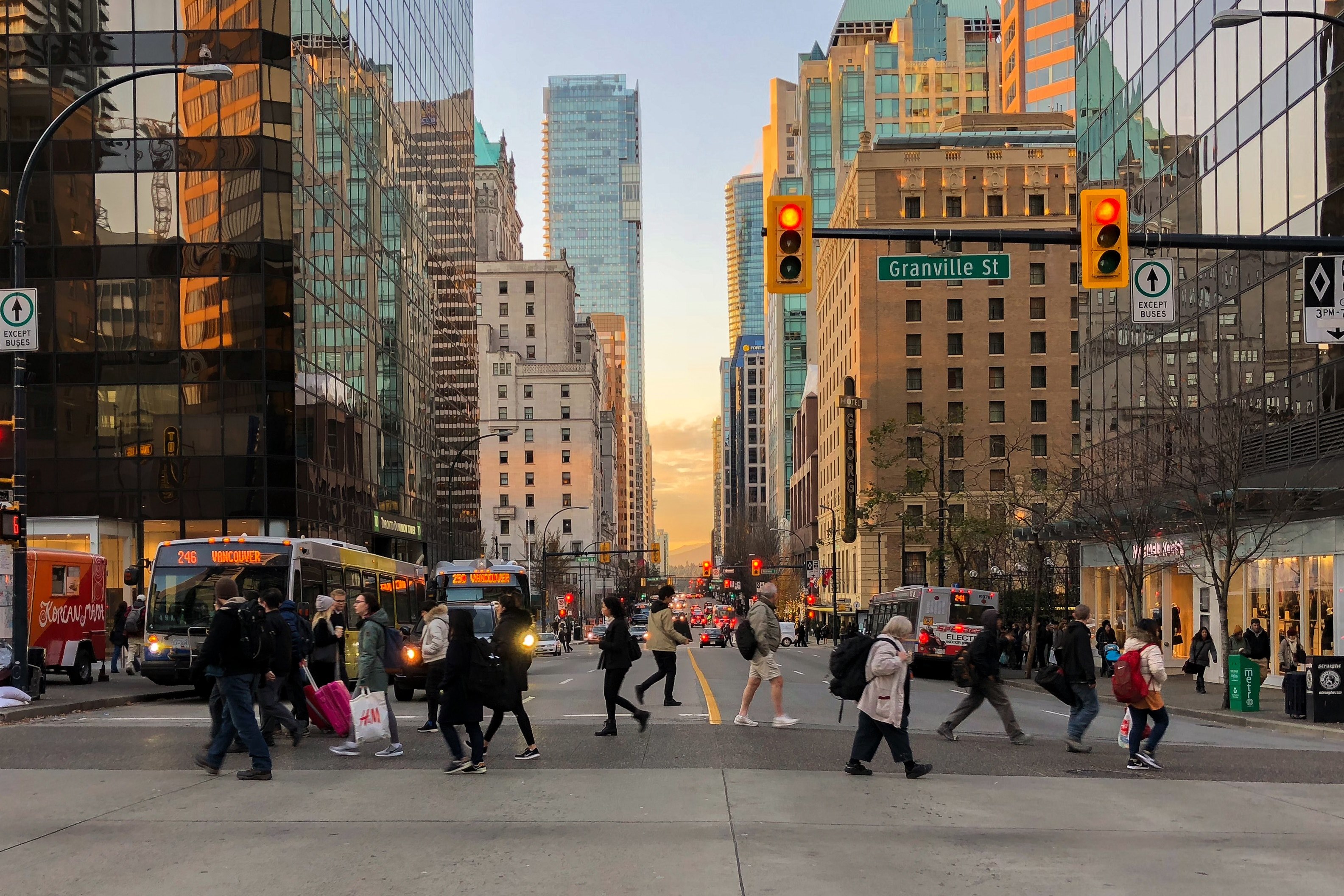 Wallpaper / downtown vancouver shot on iphone x 4k wallpaper free download