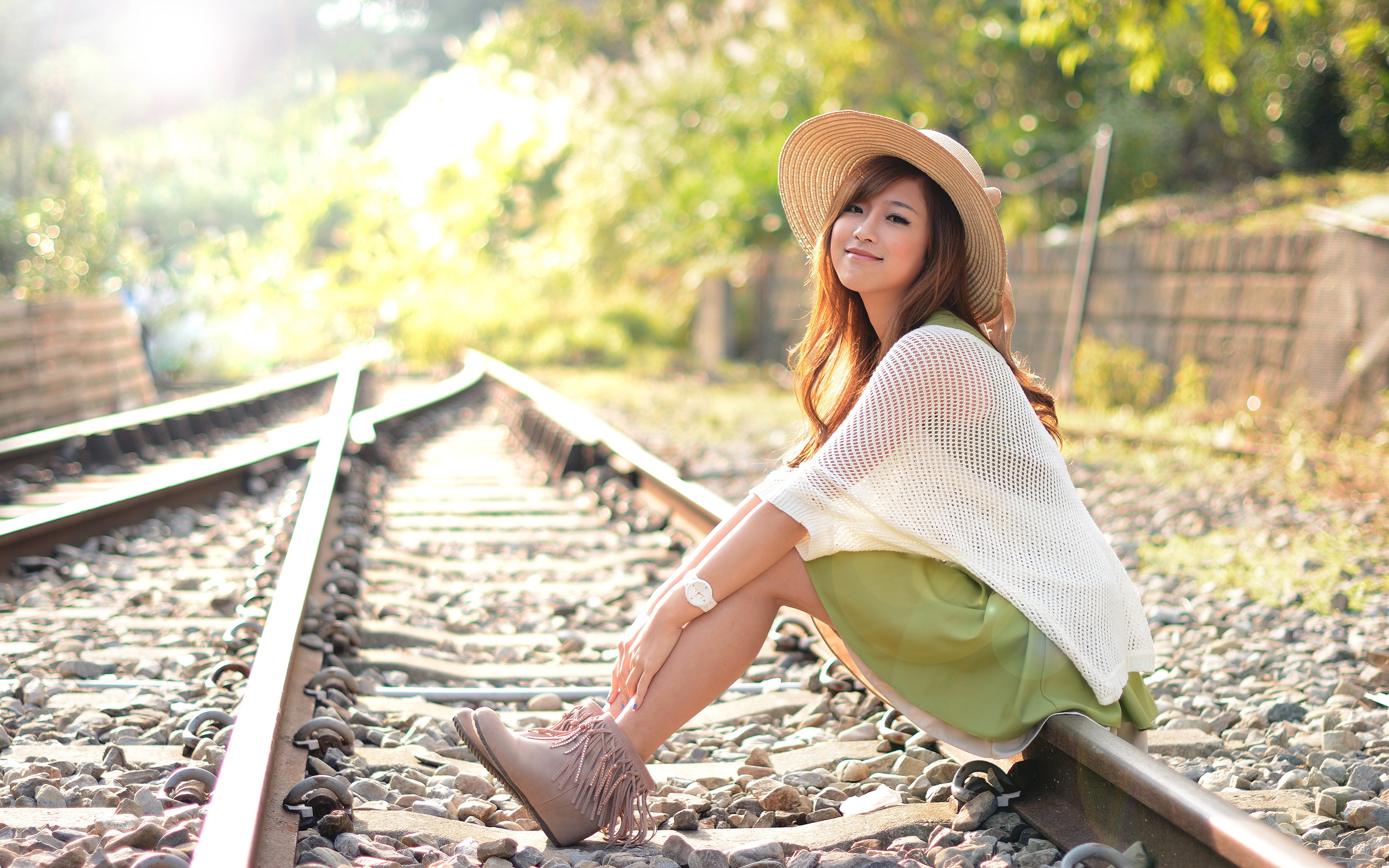 Summer sunshine railway lovely girl 4K photo