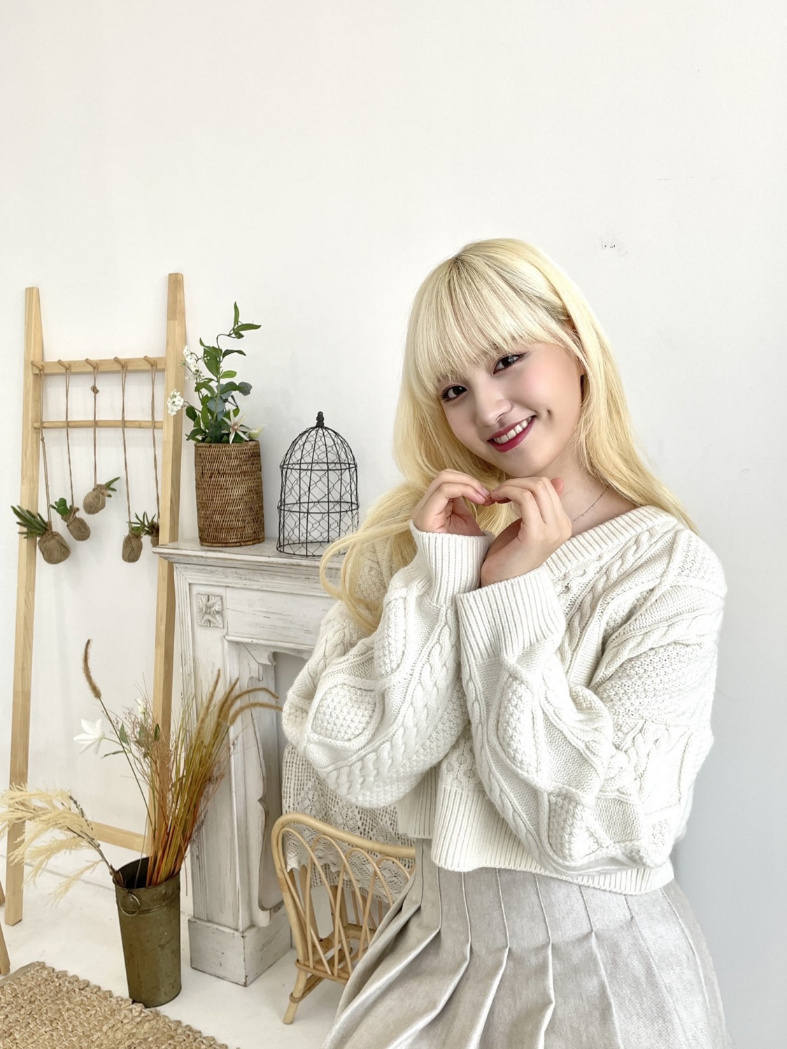 IU's Descendant? IVE Liz Earns Praise for Cover of 'FRIDAY'