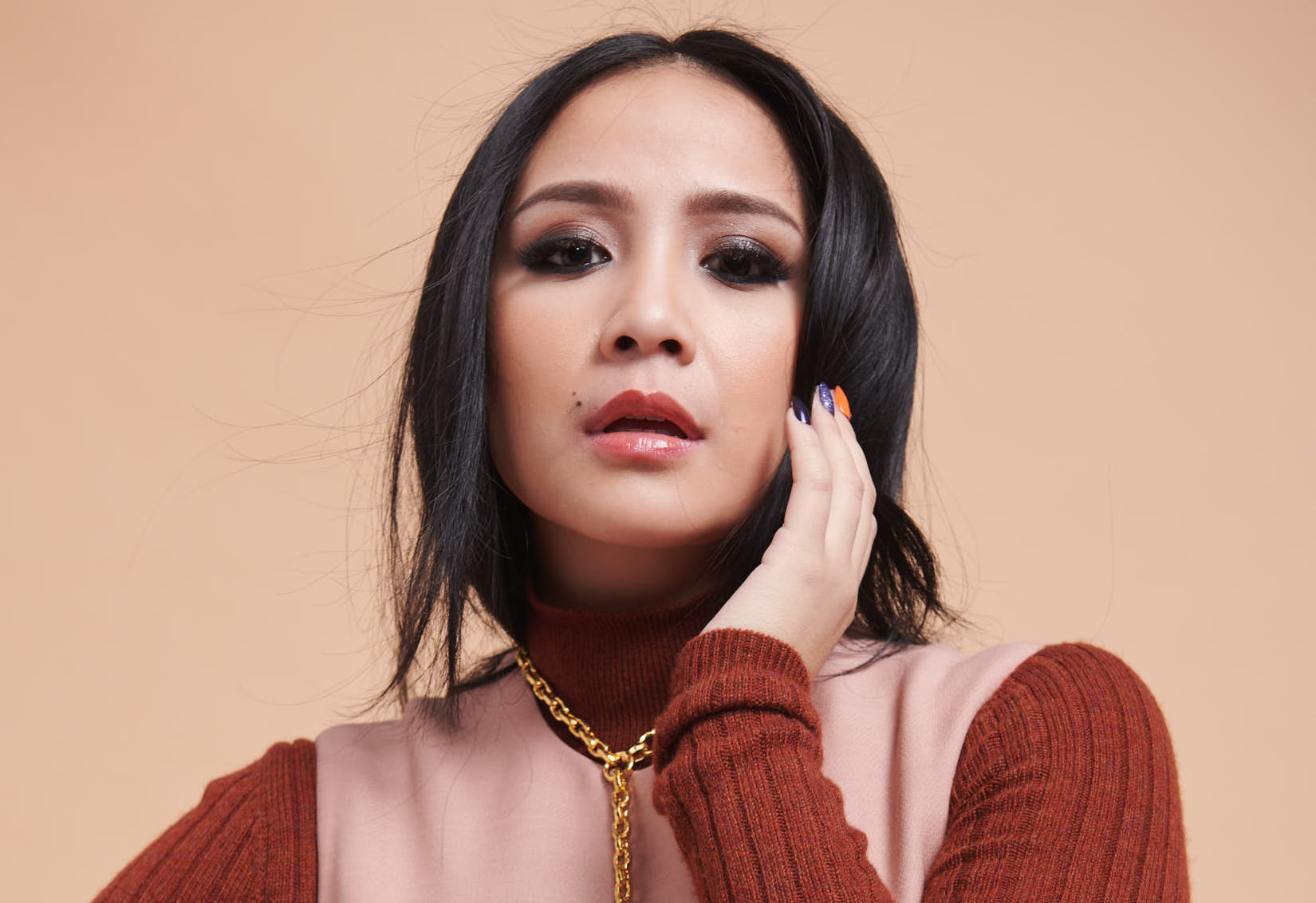 Profile - Dewi Magazine