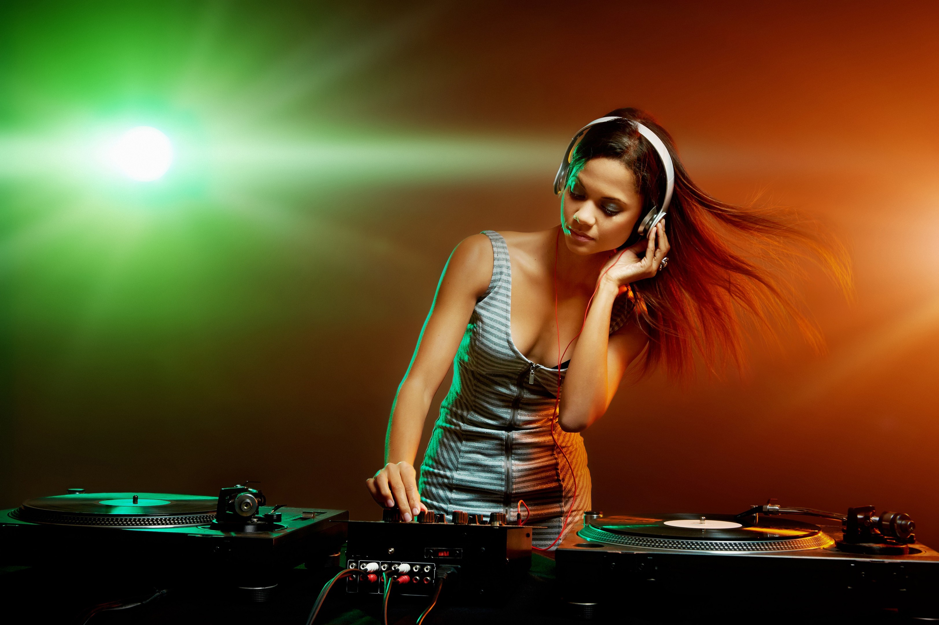 DJ Party Music Girl 4k wallpaper.com • 4K 5k 8k HD Desktop Wallpaper for Ultra High Definition Widescreen Desktop, Tablet & Smartphone wallpaper