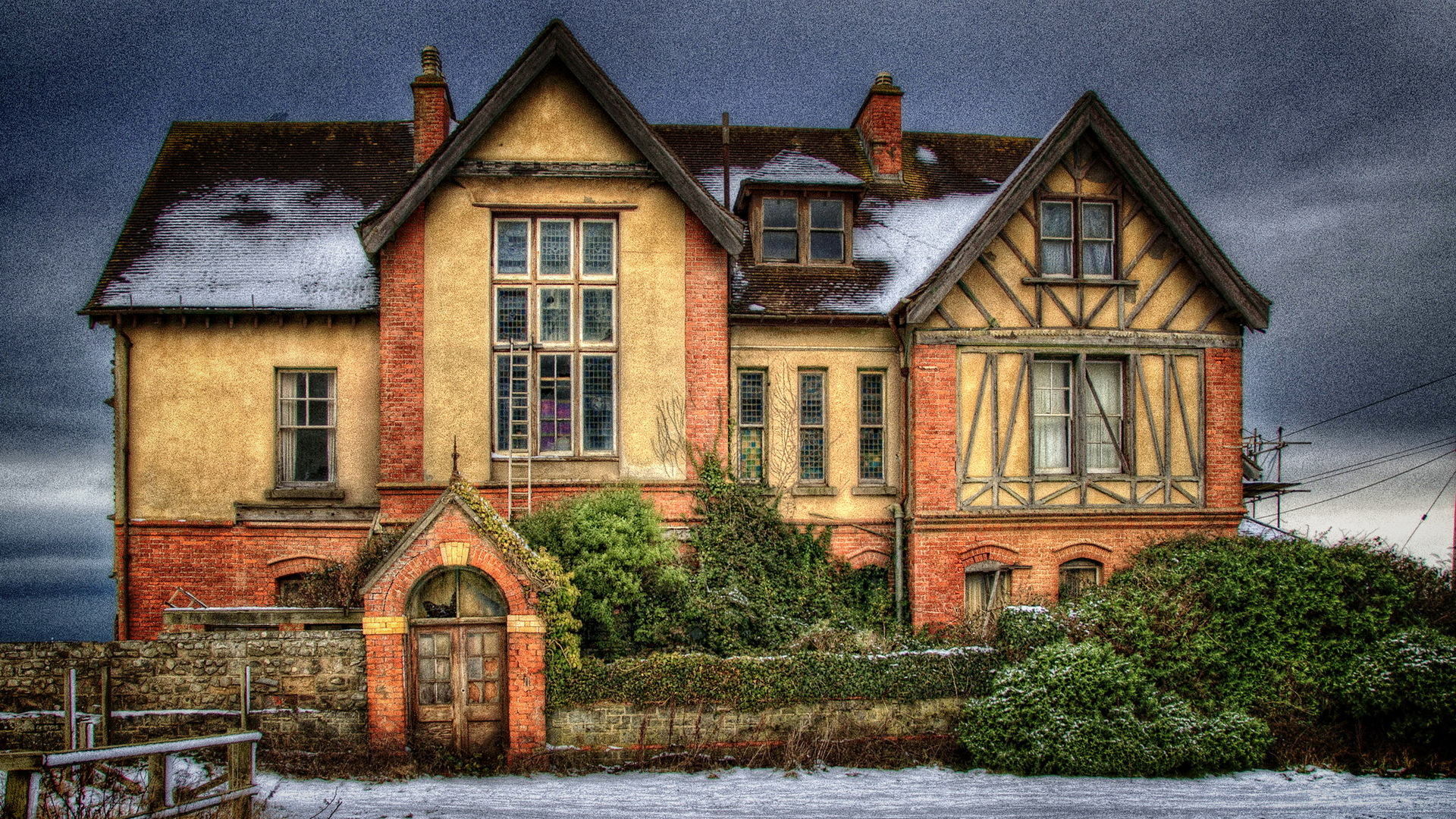 Old English Mansion Bush Wall desktop PC and Mac wallpaper