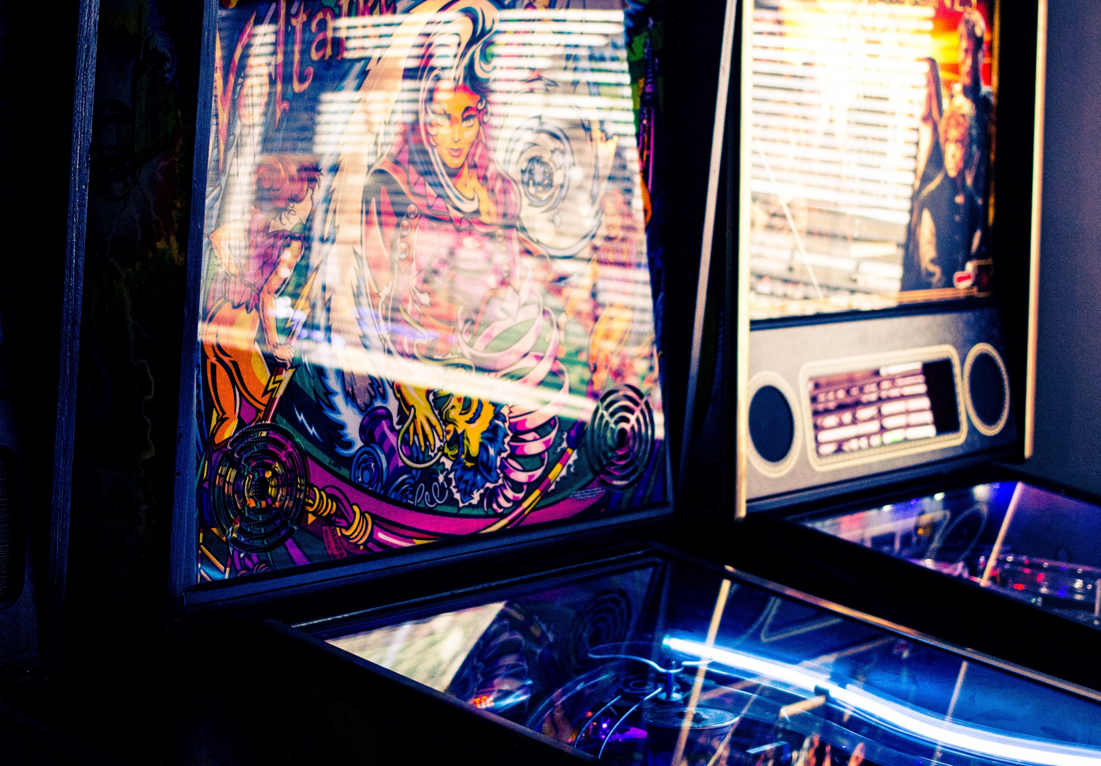 Wallpaper / fowlers live arcade game lights at night, arcade dreams 4k wallpaper free download