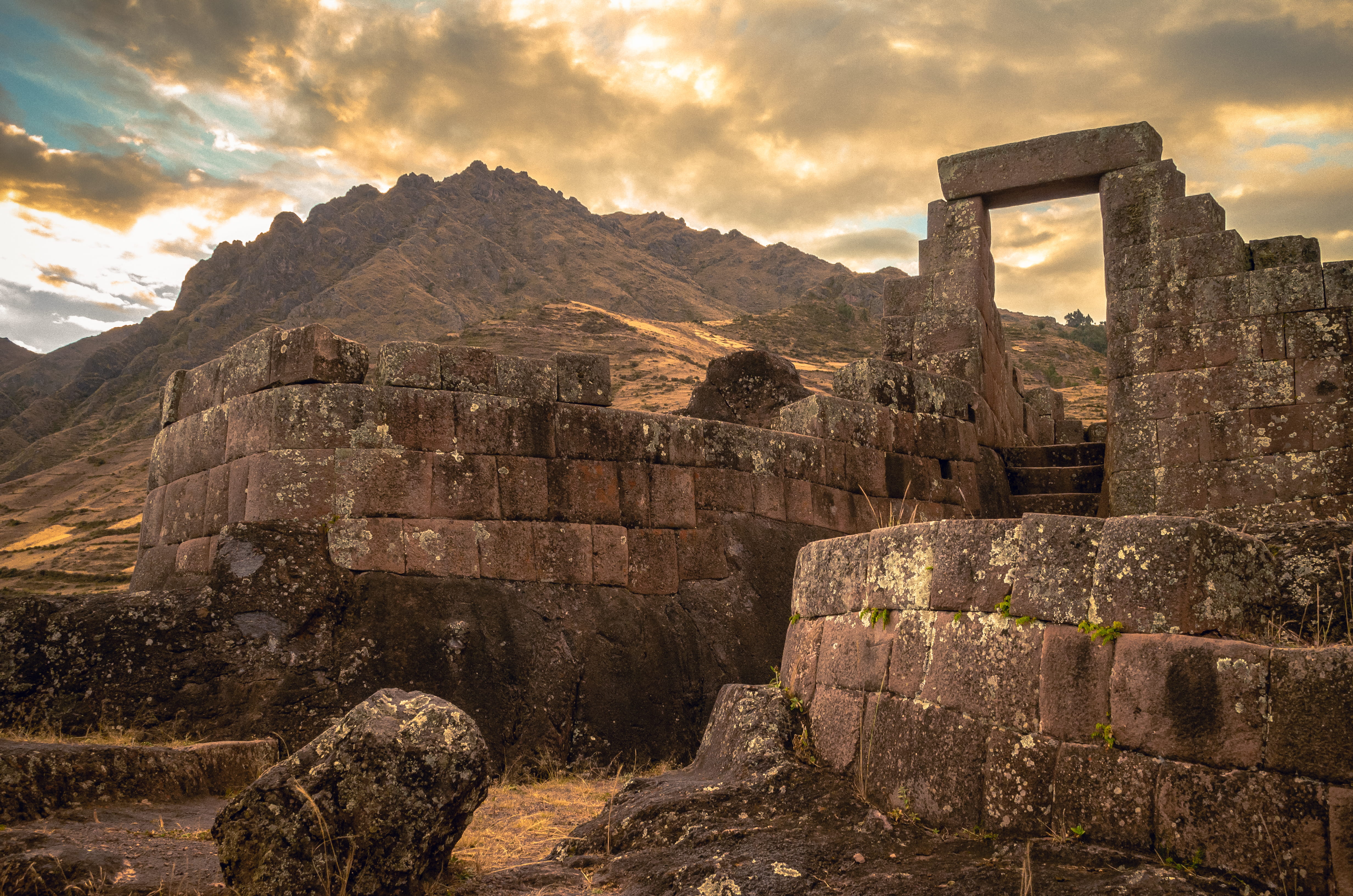 Wallpaper / old, pisac, outdoors, HD background, history, hdr, ancient history, travel destinations, architecture, 4K, built structure, HD wallpaper, the past, sky free download