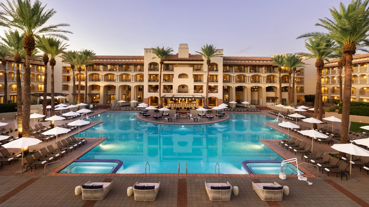 Take a Look at the 7 Biggest Hotel Pools in America