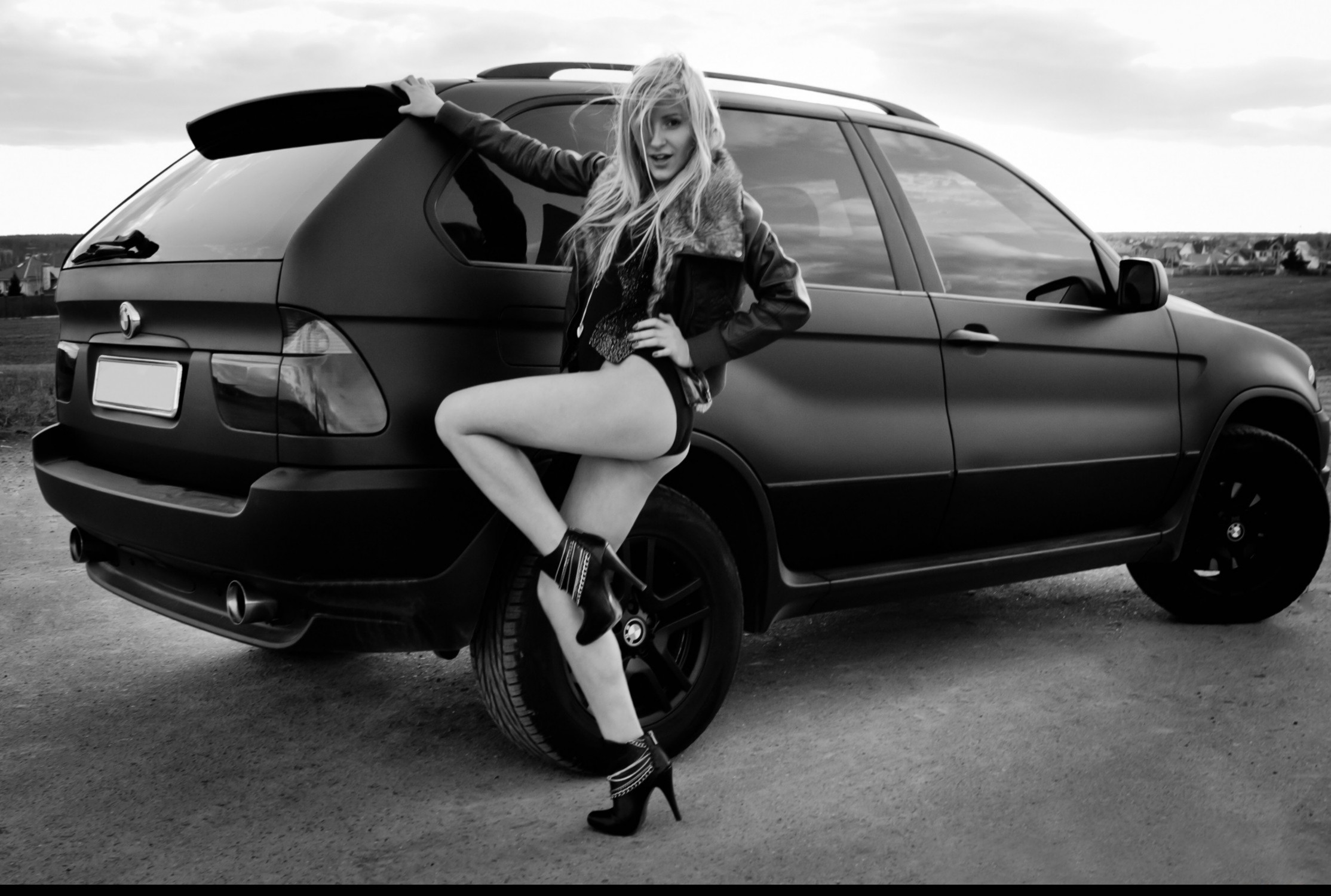 Wallpaper, women with cars, Sedan, BMW X5, wheel, land vehicle, automotive design, automotive exterior, automobile make, family car, bumper, compact car, crossover suv, sport utility vehicle, bmw x5 e53 2228x1500