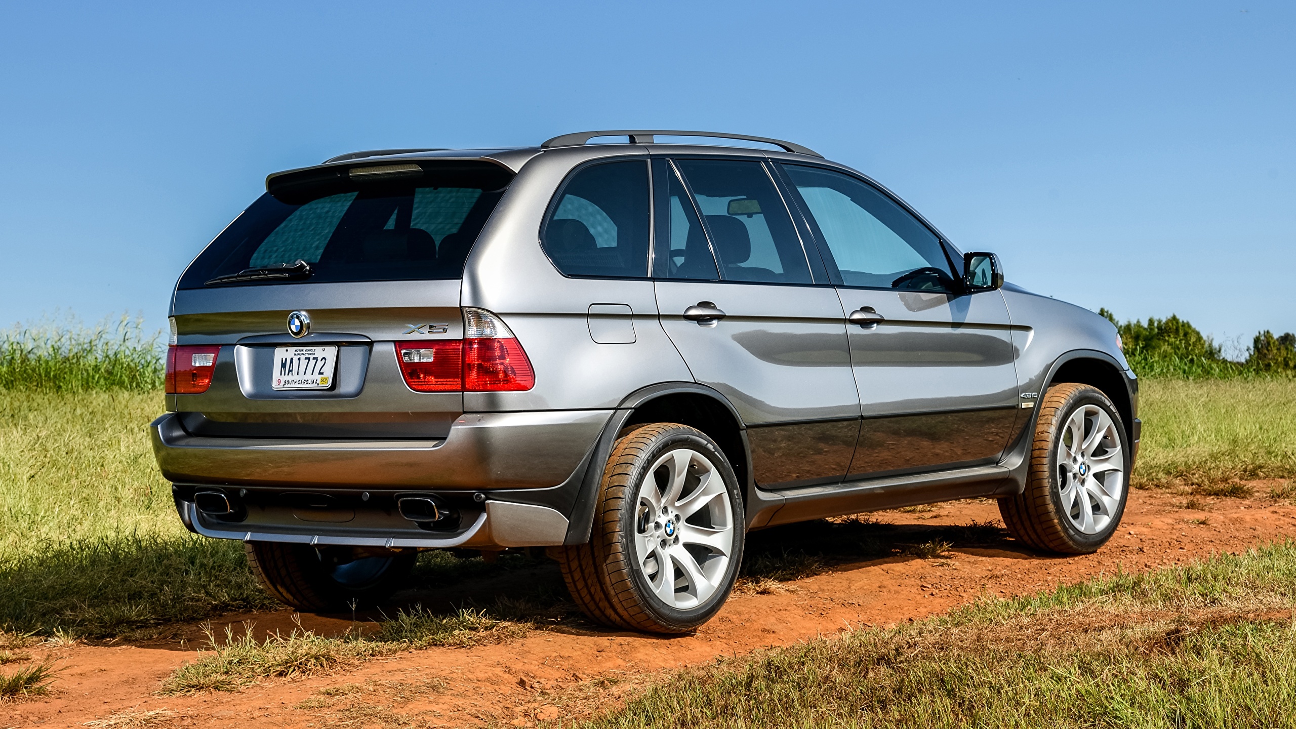 Desktop Wallpaper BMW CUV X5 4.8is, US Spec, 2004 2560x1440