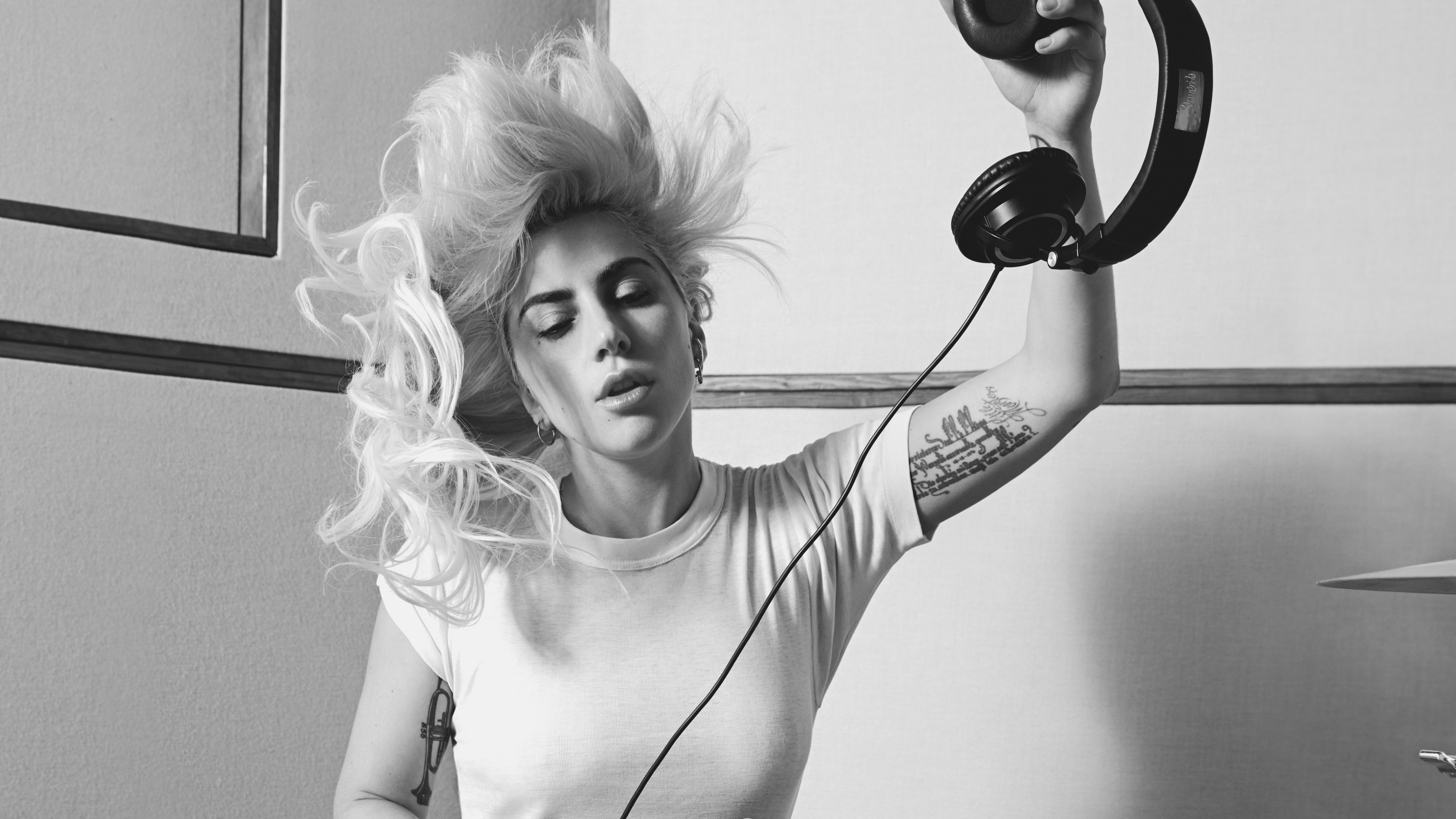 Wallpaper / lady gaga, celebrities, girls, singer, music, hd, 4k, 5k, monochrome, black and white free download