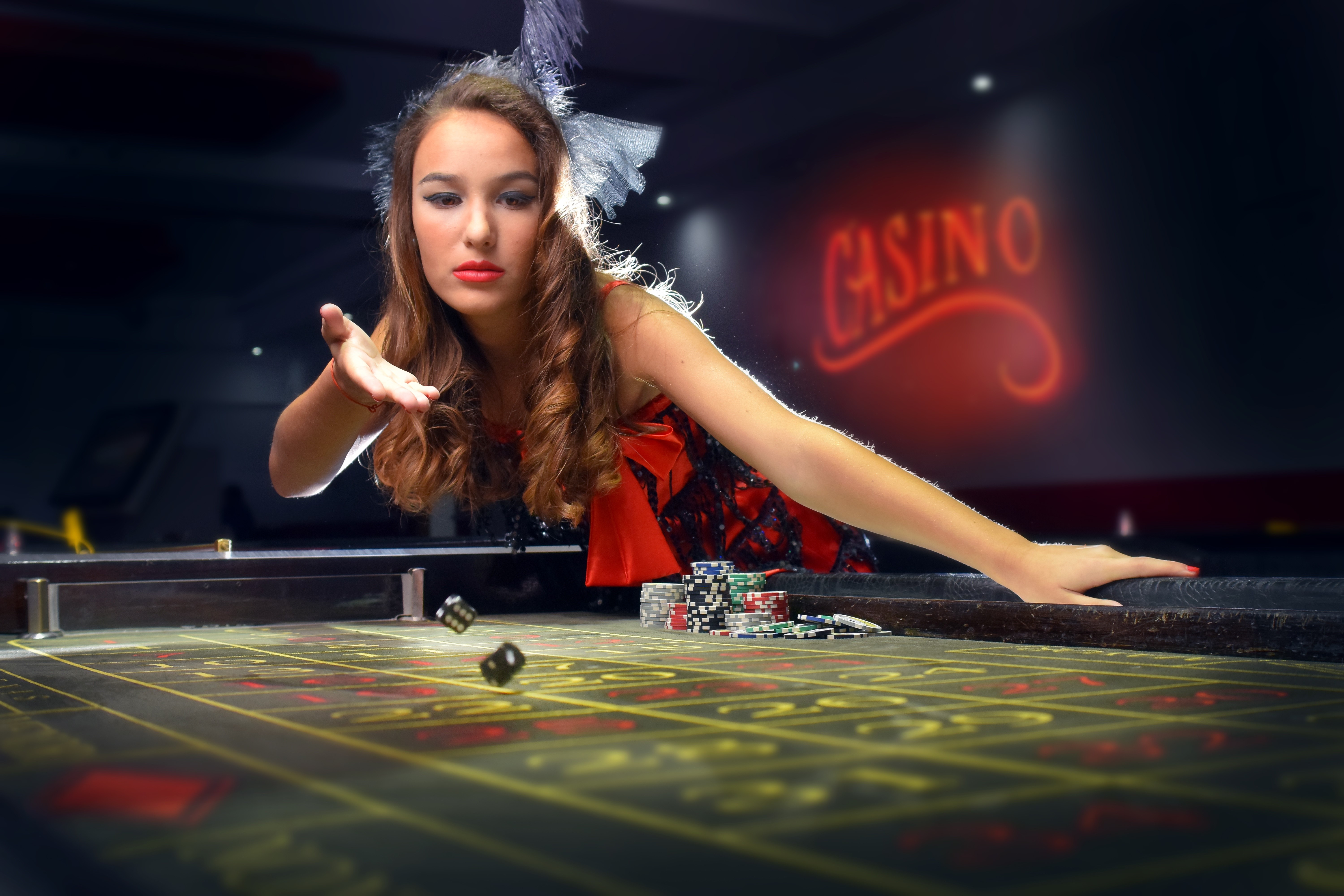 4K, 5K, 6K, Brown haired, Casino, Dice, Table Gallery HD Wallpaper