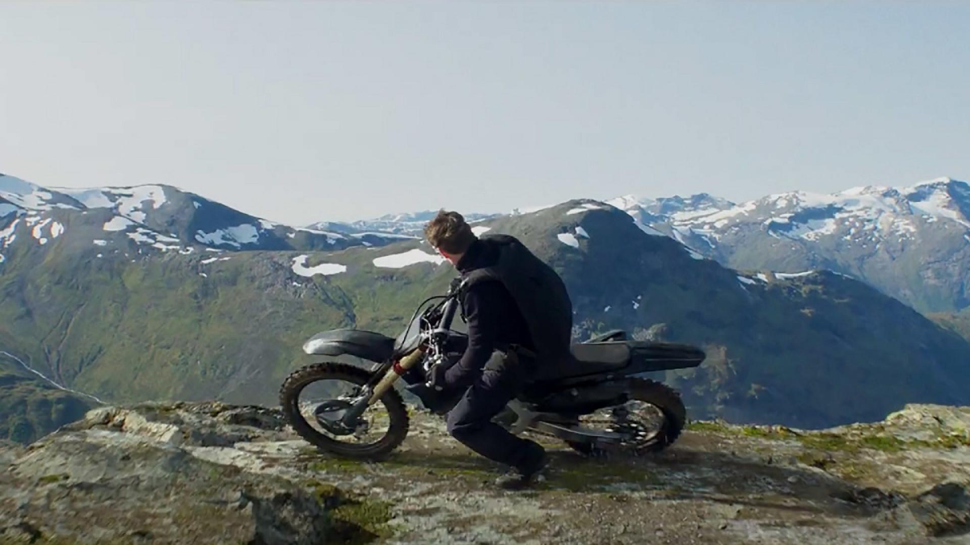 Tom Cruise filmed his craziest stunt on the first day of shooting on 'Mission Impossible