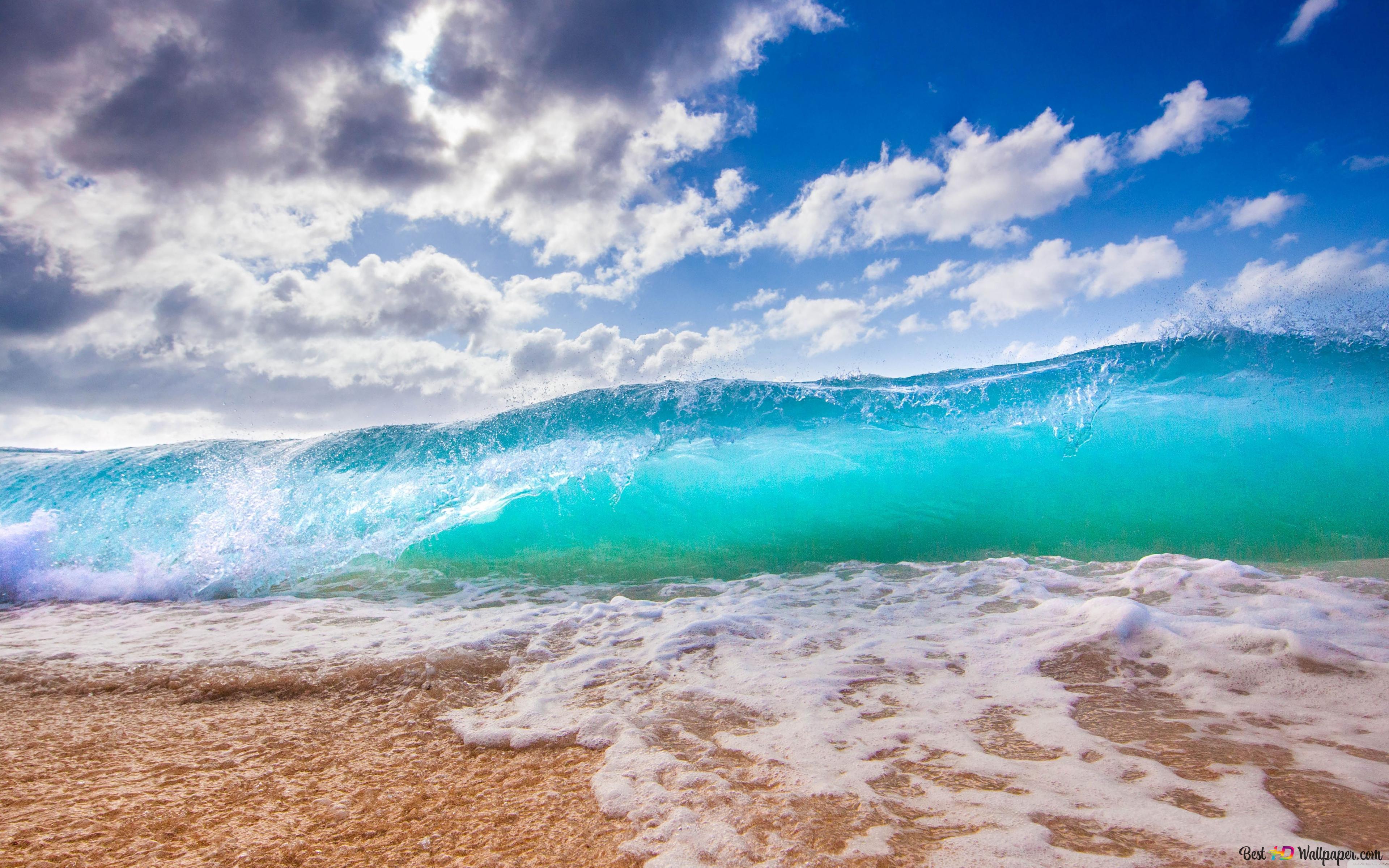 Waves hitting the beach in cloudy and sunny weather 4K wallpaper download