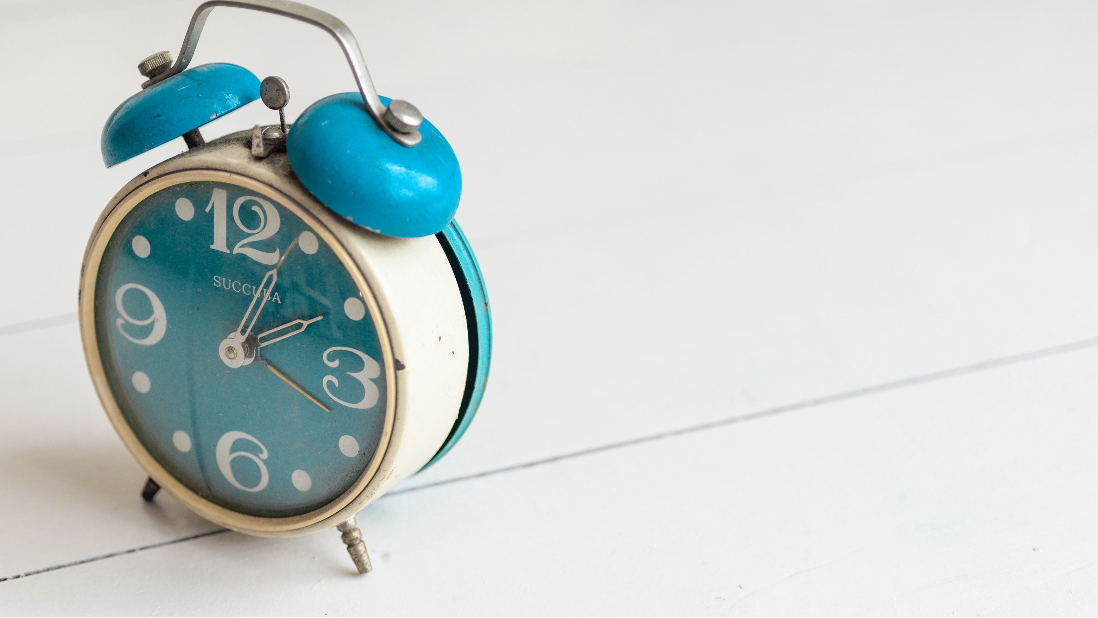 Download wallpaper 3840x2160 alarm clock, watch, vintage 4k uhd 16:9 HD background