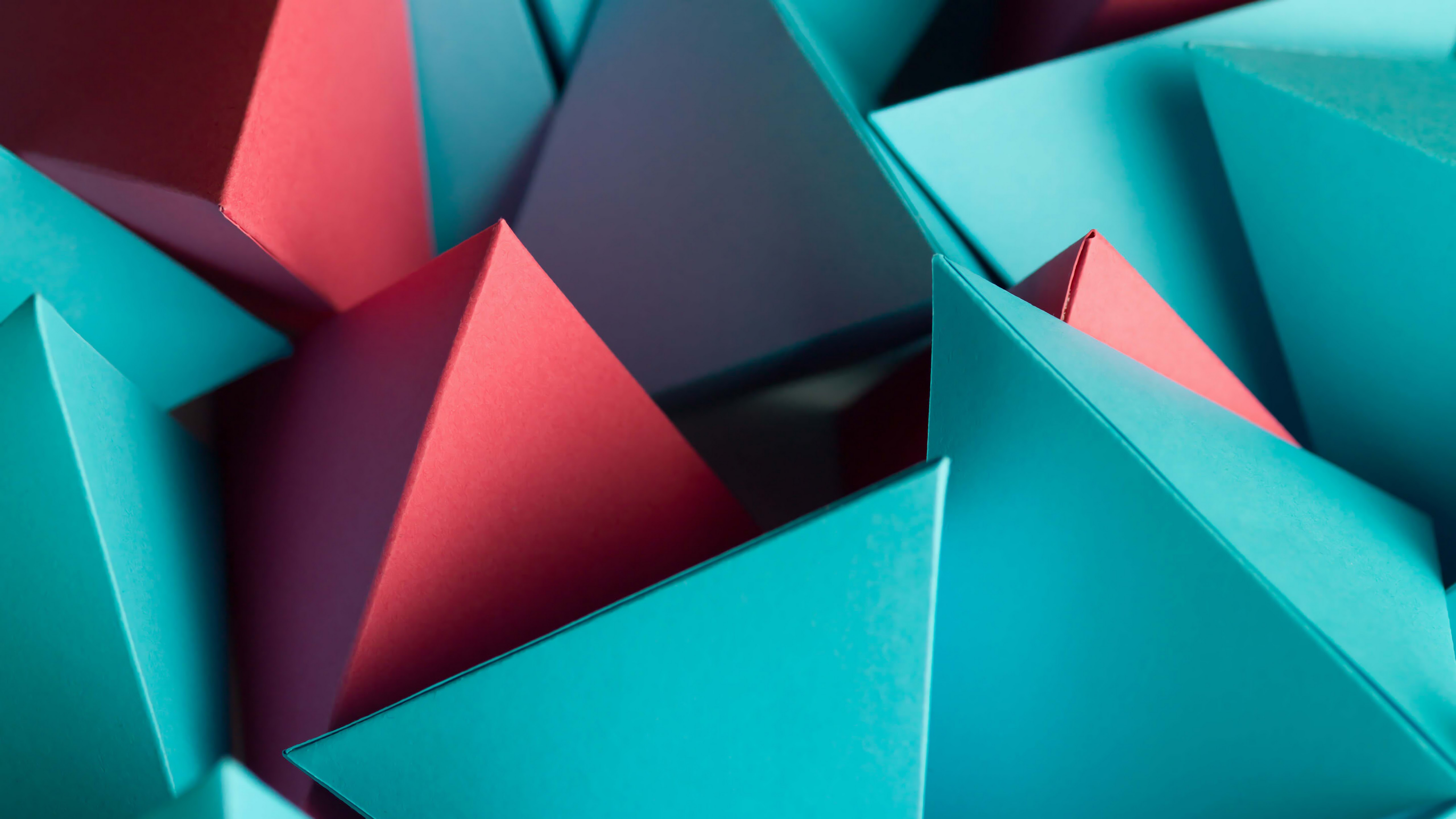 3D Triangle Polygon Abstract 4K Wallpaper
