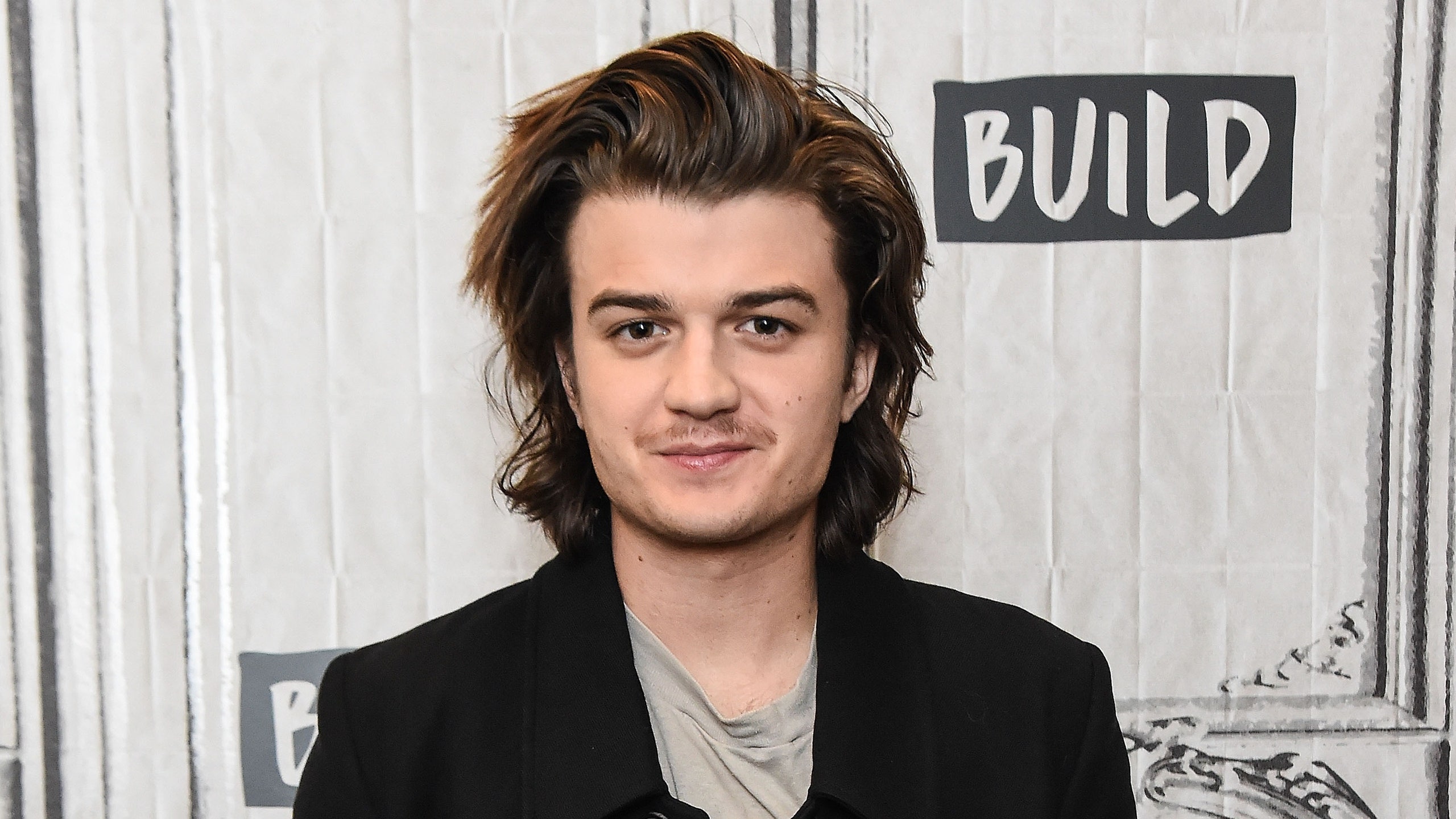 Joe Keery's Mom Said Steve Harrington Was A Total Jerk On Stranger Things
