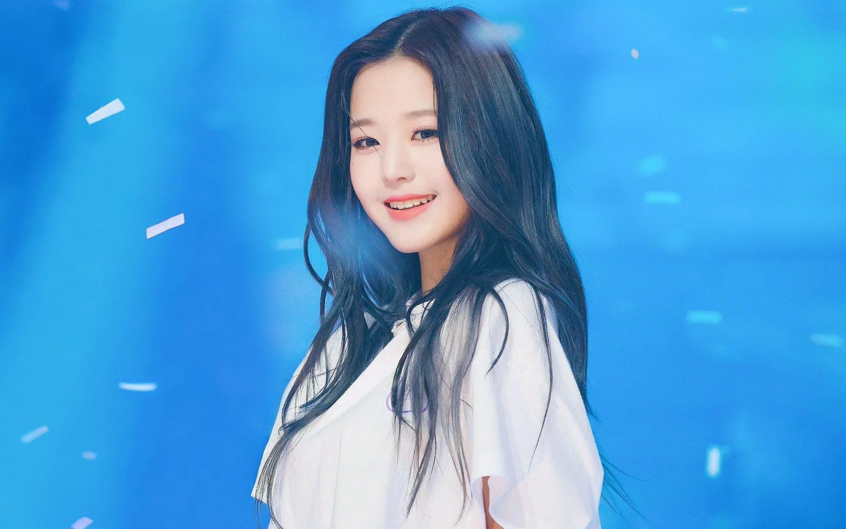 Fans and netizens are lovestruck by Jang Won Young again after seeing her past kind actions