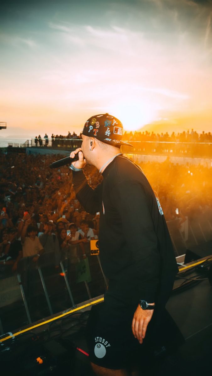 Quevedo <3 en 2023. Fotos de fútbol, Cantantes, Foto