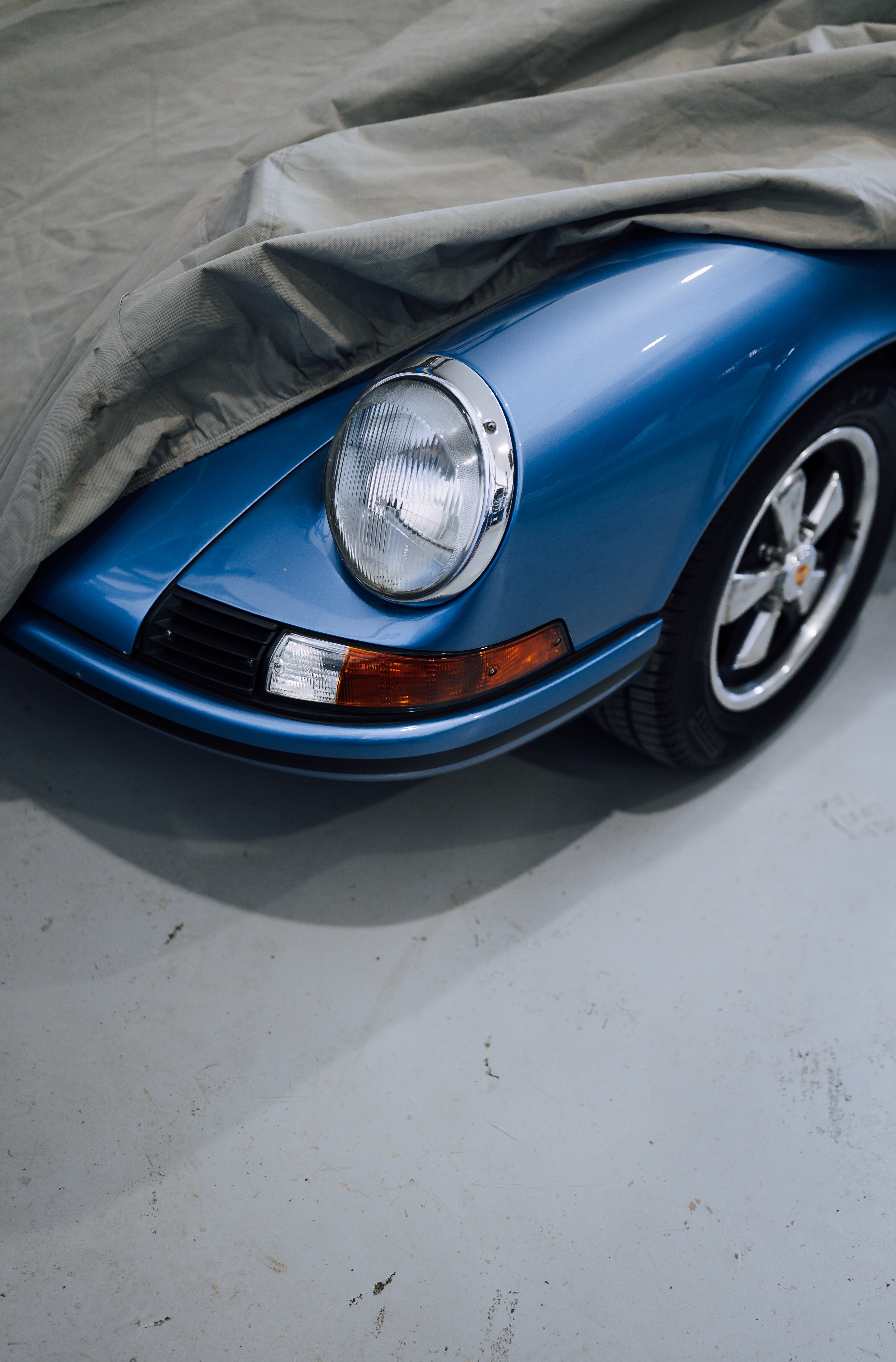 Beautiful Porsche 911 wallpaper for iPhone