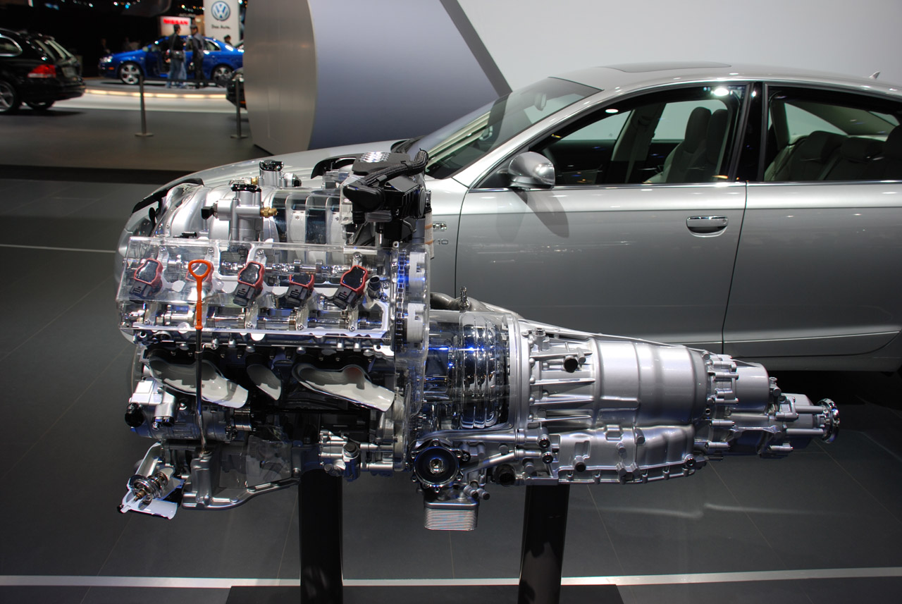 Audi's 5.2L V10 FSI engine Photo Gallery