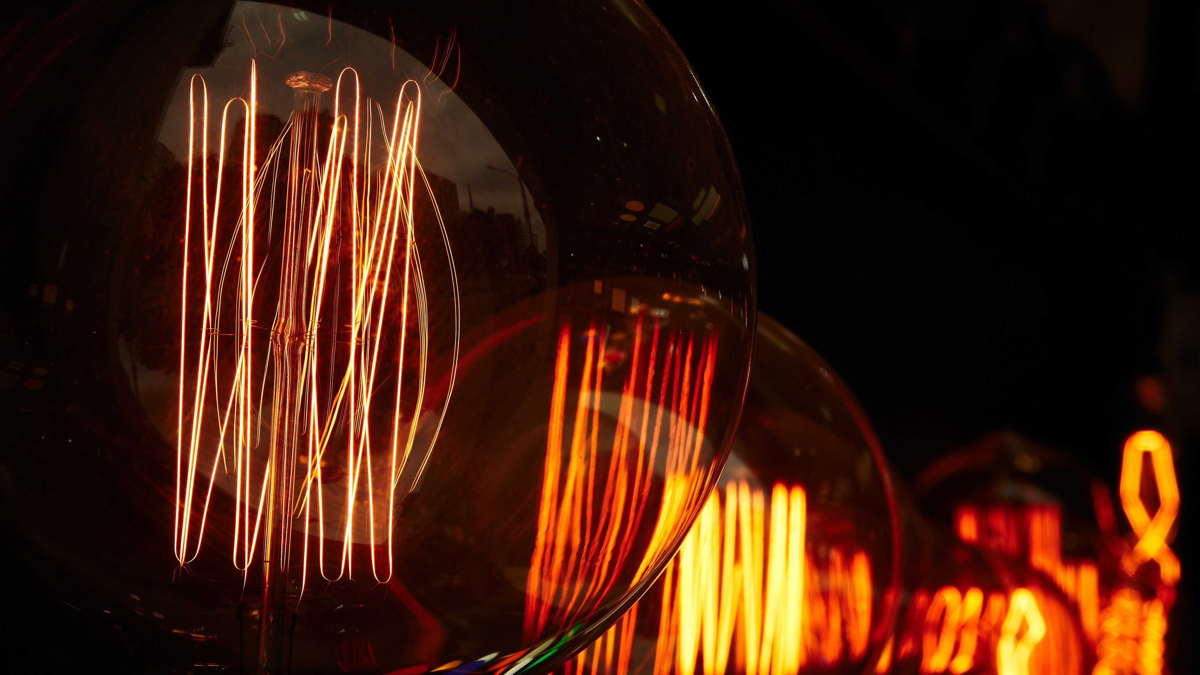 Wallpaper Electricity lamp, warm light 3840x2160 UHD 4K Picture, Image