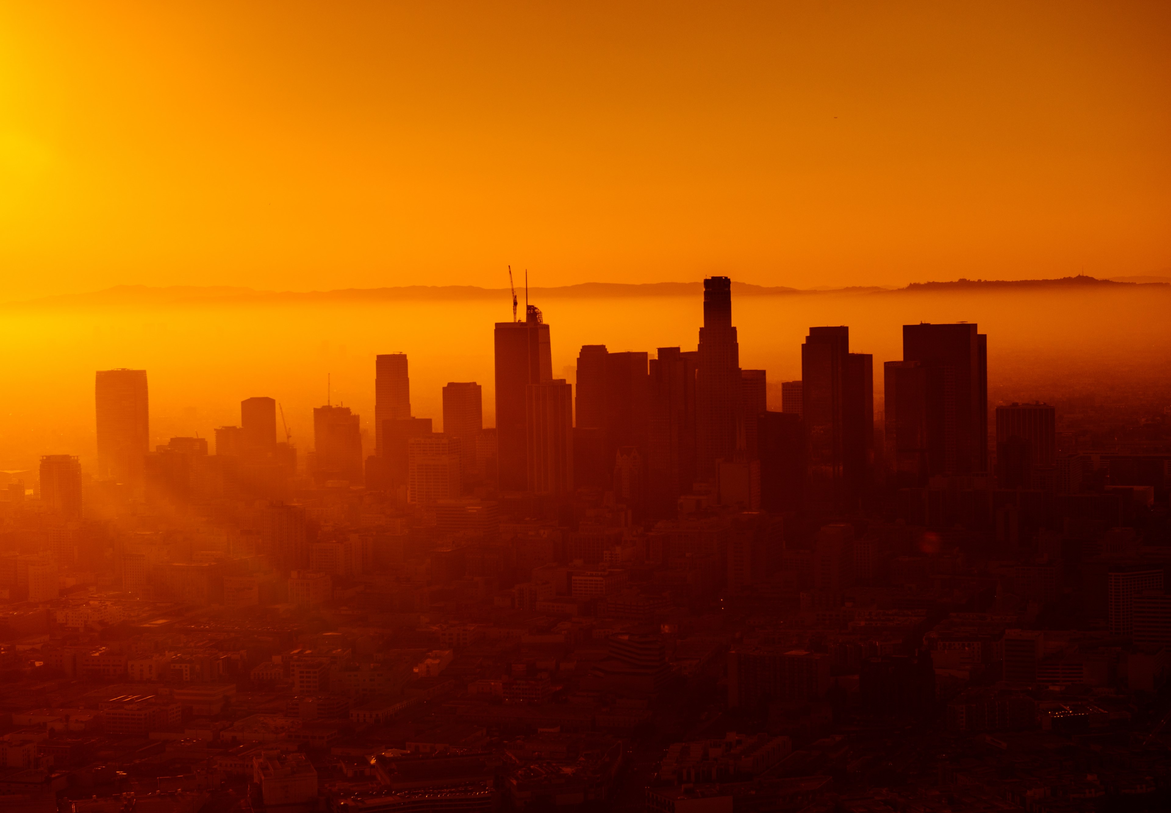 Wallpaper / warm orange sunset behind the skyline of los angeles, tequila sunset 4k wallpaper free download