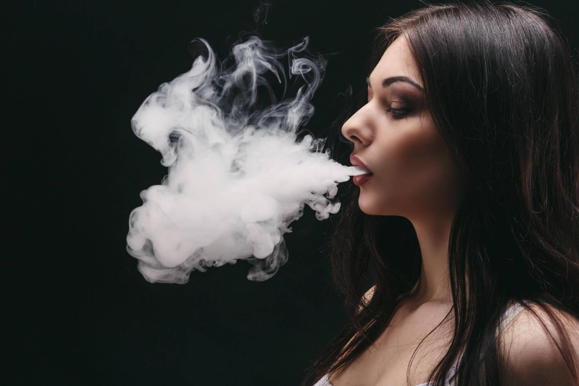 Download HD Girl Vaping Smoke Wallpaper