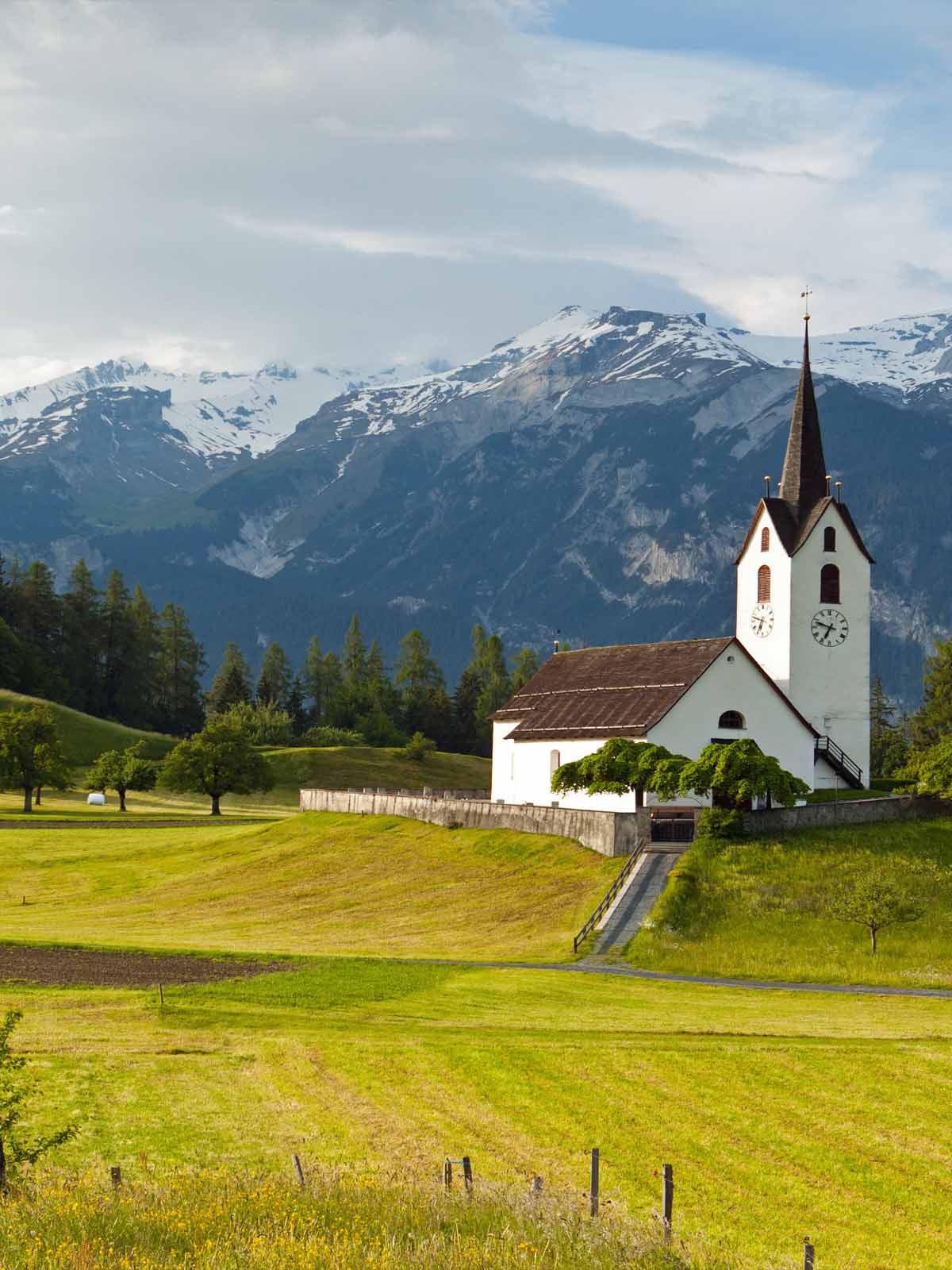 Queen Grisons Switzerland 4K Ultra HD Mobile Wallpaper