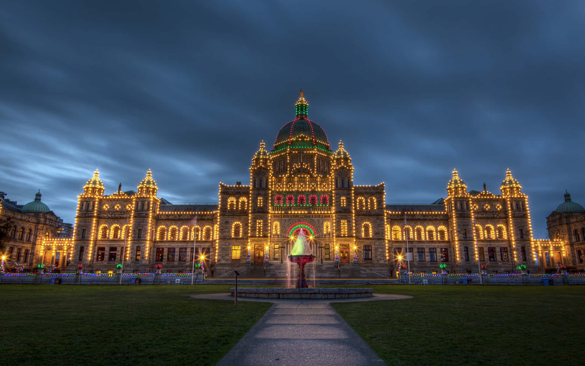 Download British Columbia Parliament Building Stormy Sky Wallpaper