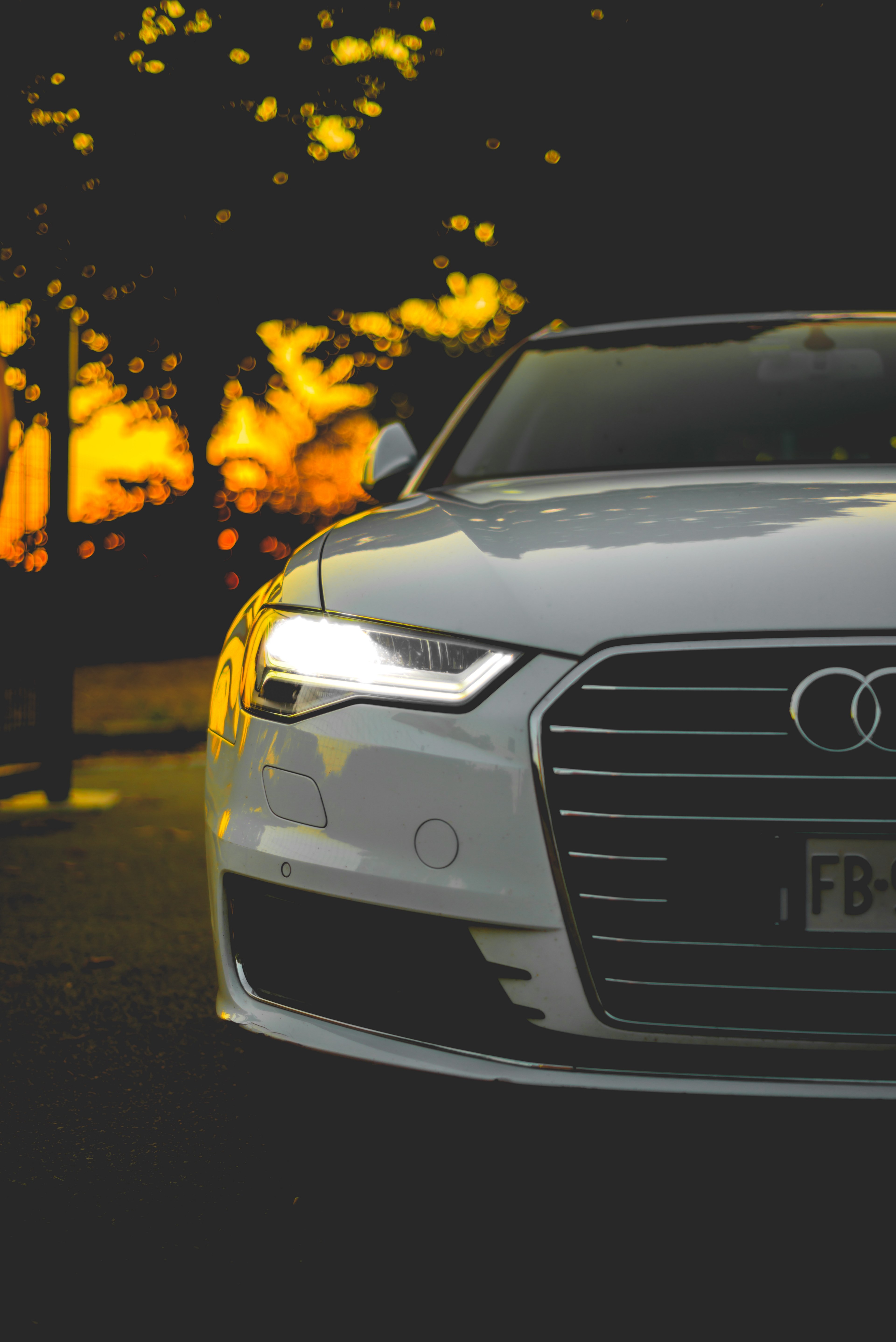 Wallpaper / the right side headlight of a white audi, _mean audi 4k wallpaper free download