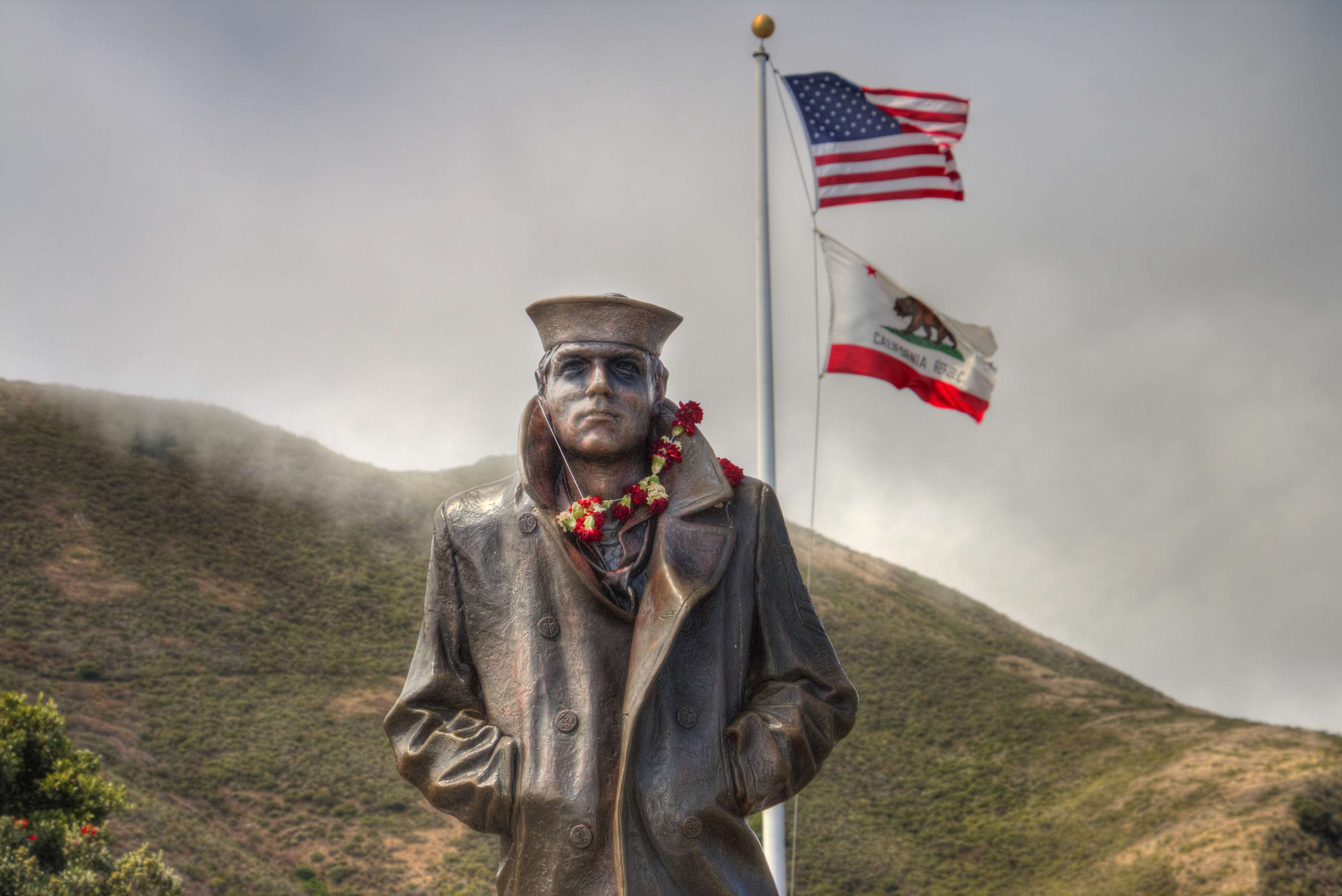 american flag, california, flags, flowers, foggy, gloomy, golden gate bridge, haze, lone sailor memorial, memorial, sailor, usa, wwii 4k wallpaper