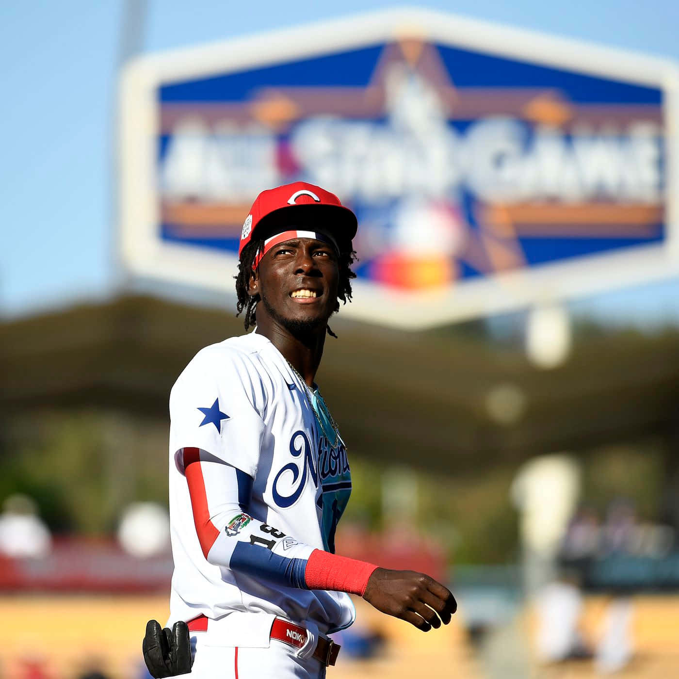 Download Elly De La Cruz Enjoying A Sunny Beach Vacation Wallpaper