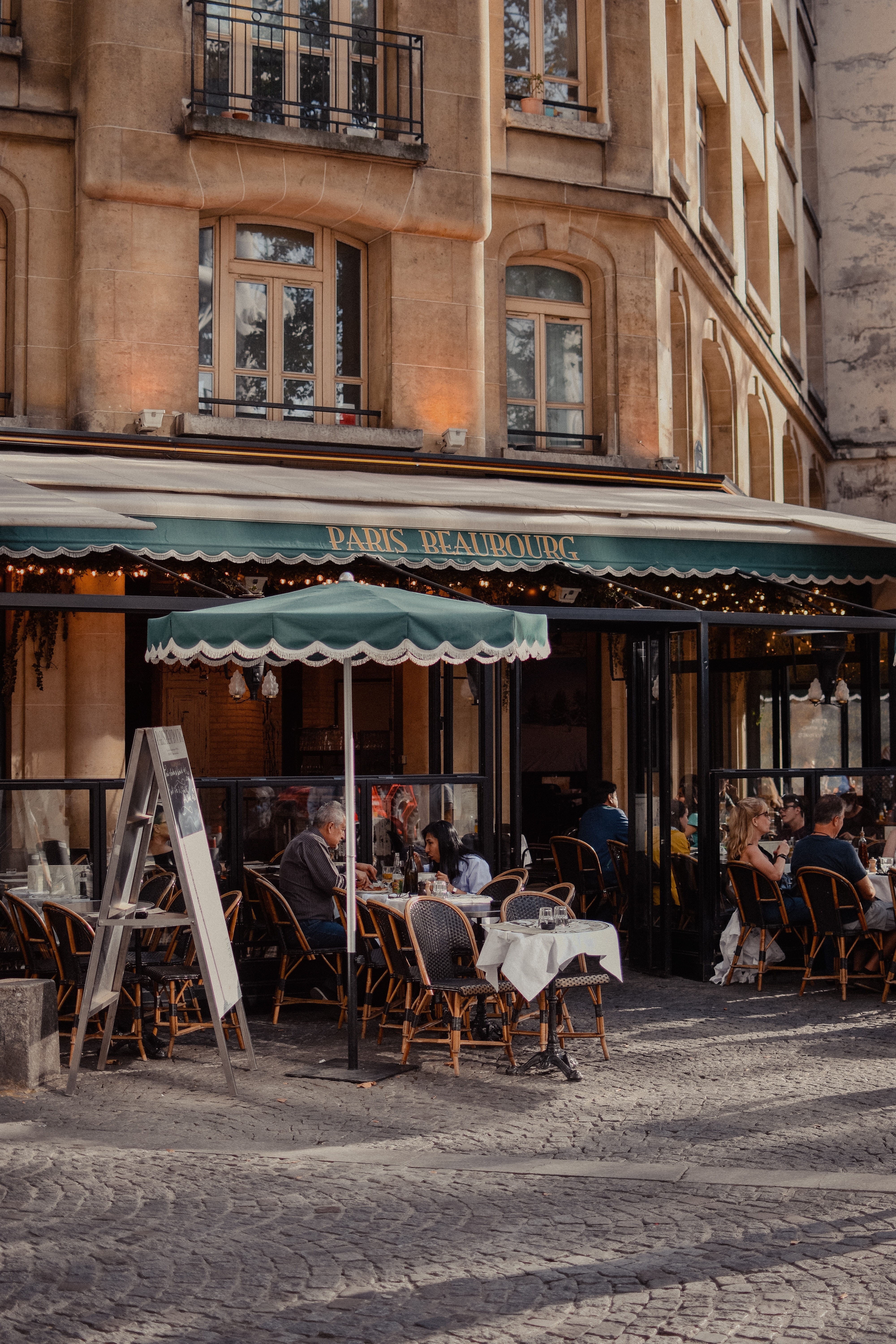 Wallpaper / architecture, building exterior, europe, paris, coffee, nature, france, street, french, restaurant, 5K, cafe, dinner, window, urban, day, sidewalk, outdoors free download