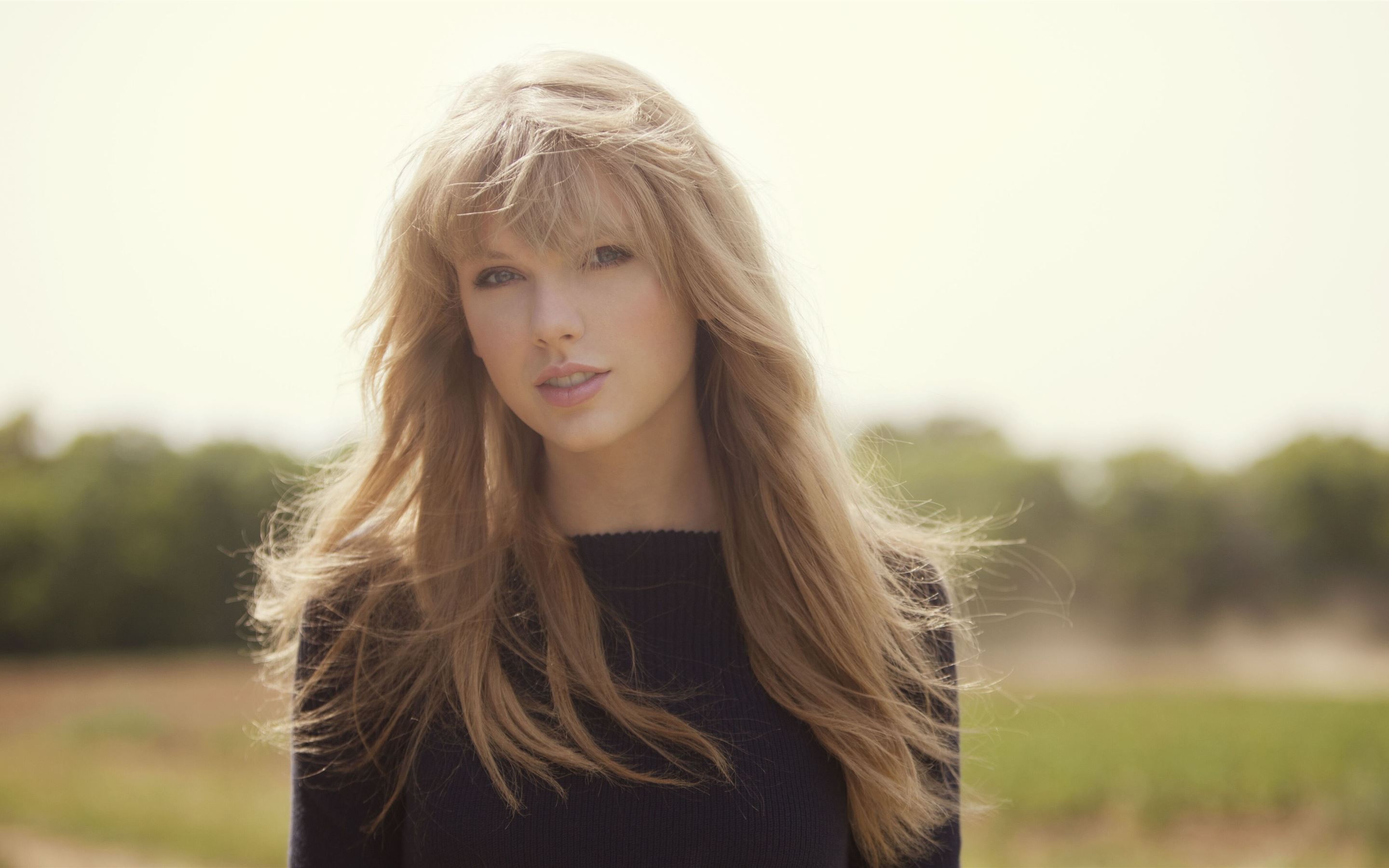 taylor swift 8k 2020 MacBook Air Wallpaper Download