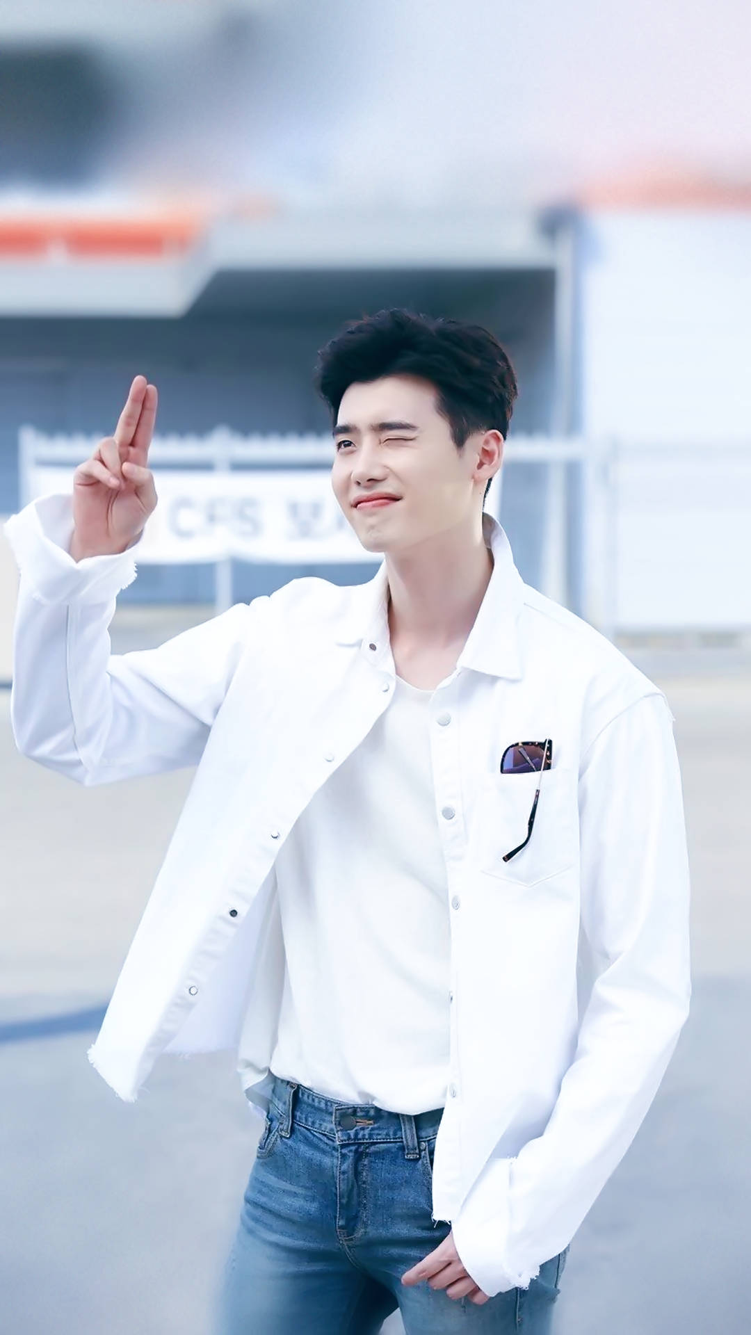 Download Renowned Korean Actor Lee Jong Suk Wallpaper