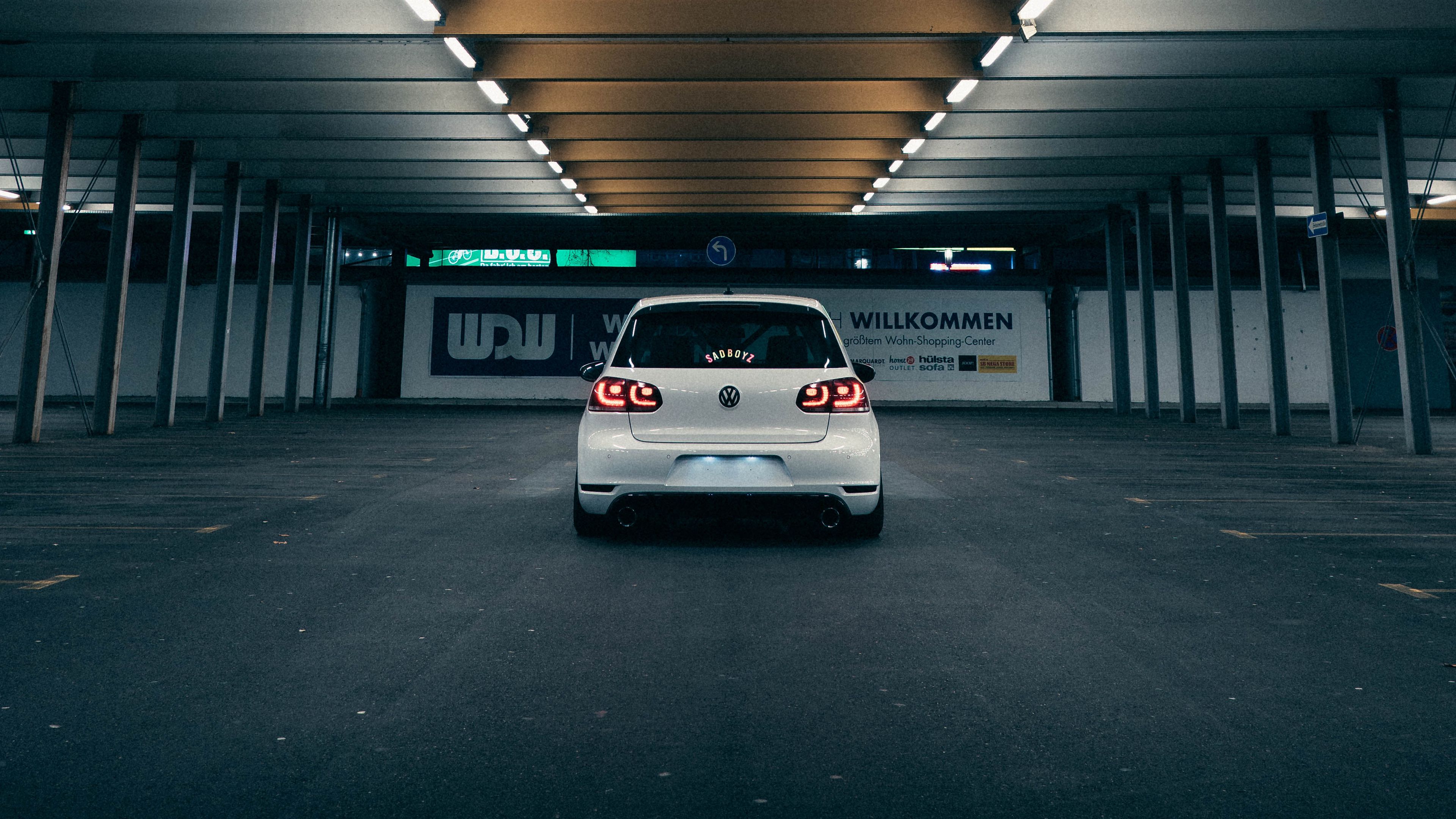 Download wallpaper 3840x2160 volkswagen golf gti, volkswagen, car, white, rear view 4k uhd 16:9 HD background
