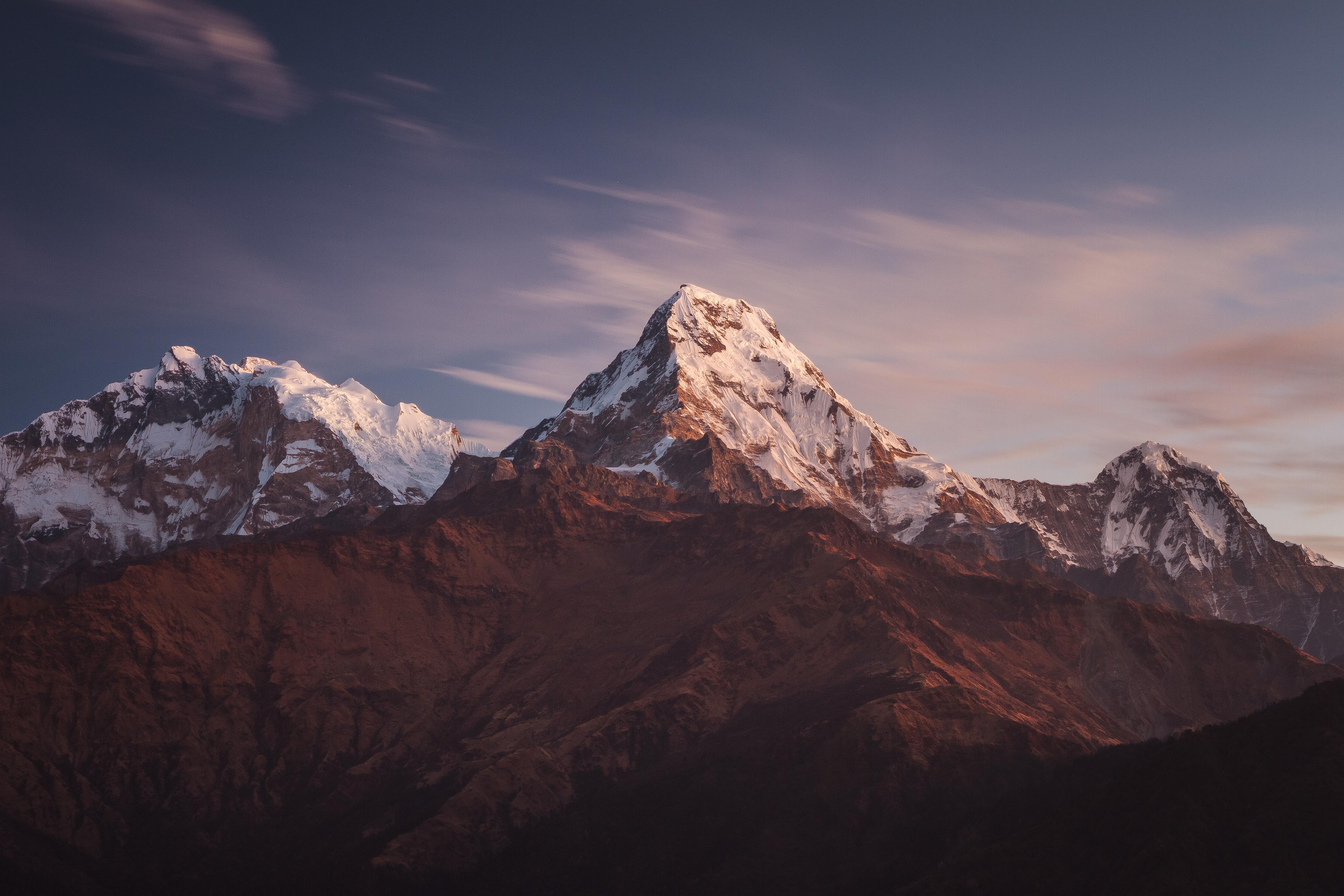 Sunrise over Annapurna 1 and Annapurna South, Nepal. [OC] [4425 x 2950]