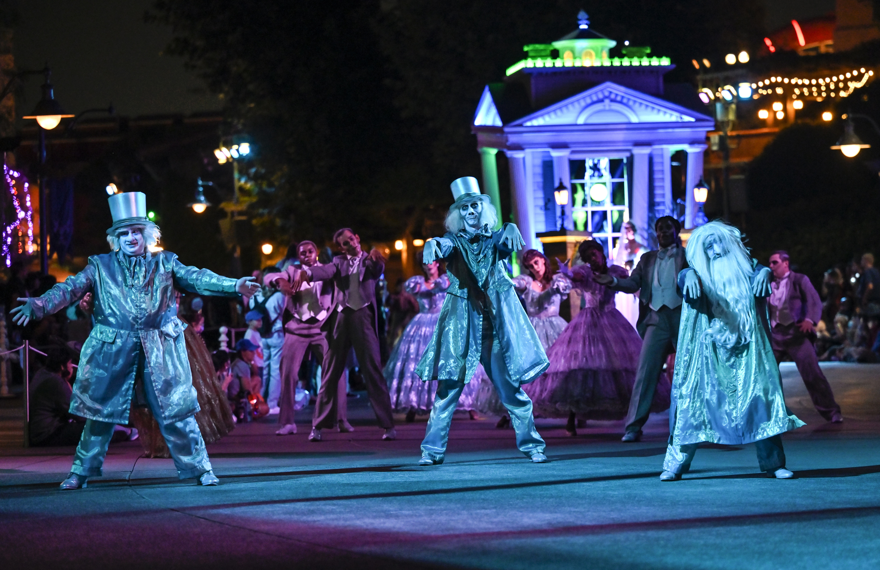 Haunted Mansion': Director Justin Simien Teases Cameos By Winona Ryder, More