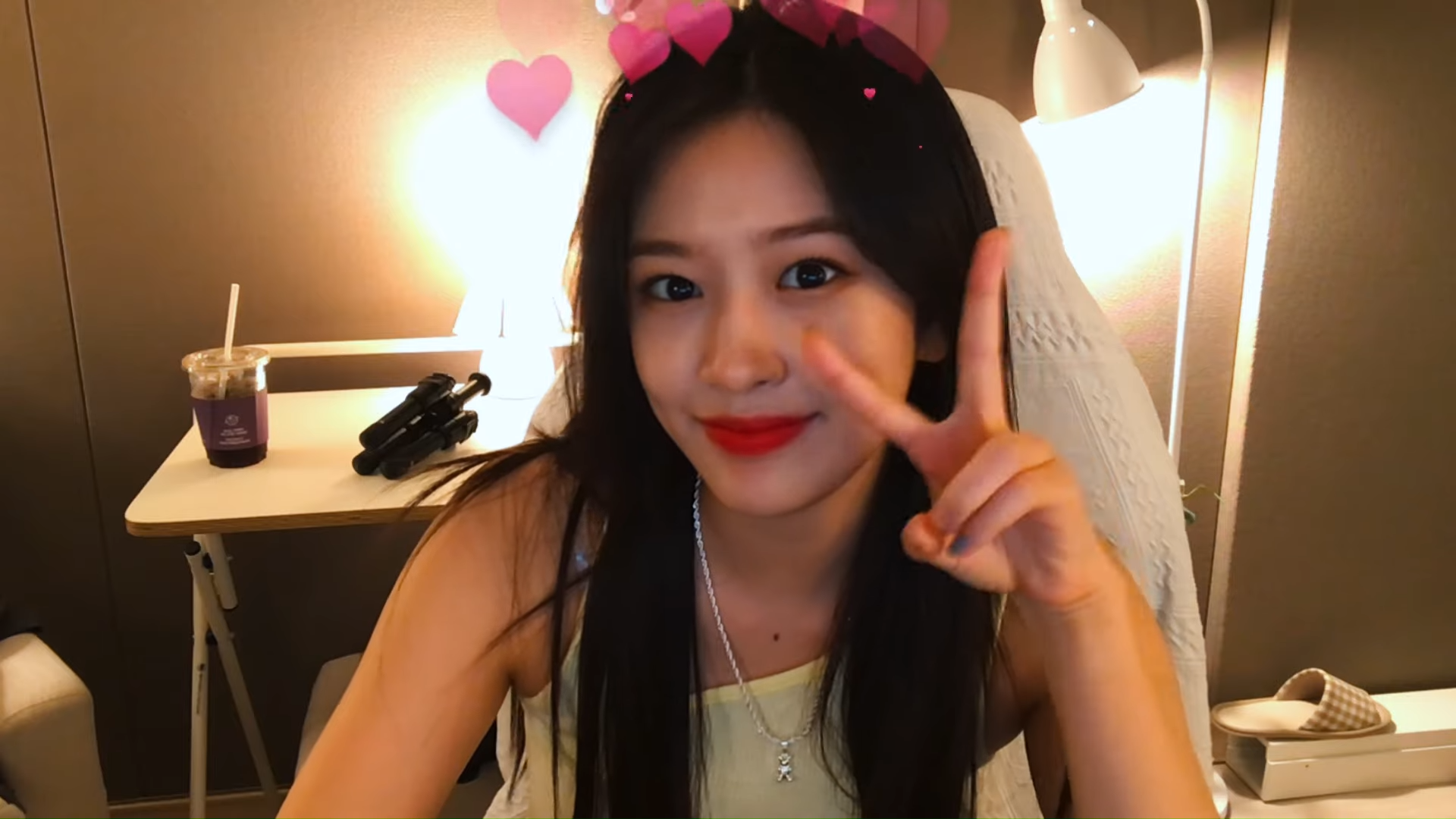 IVE leader Ahn Yu Jin introduces herself through new 'Show What I Have' clip