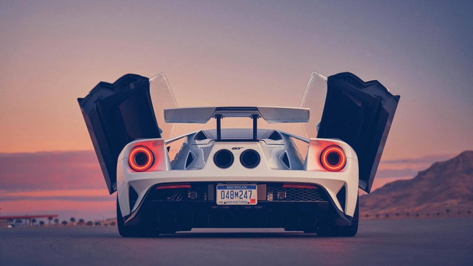 Supercar wallpaper 1600x900 desktop background