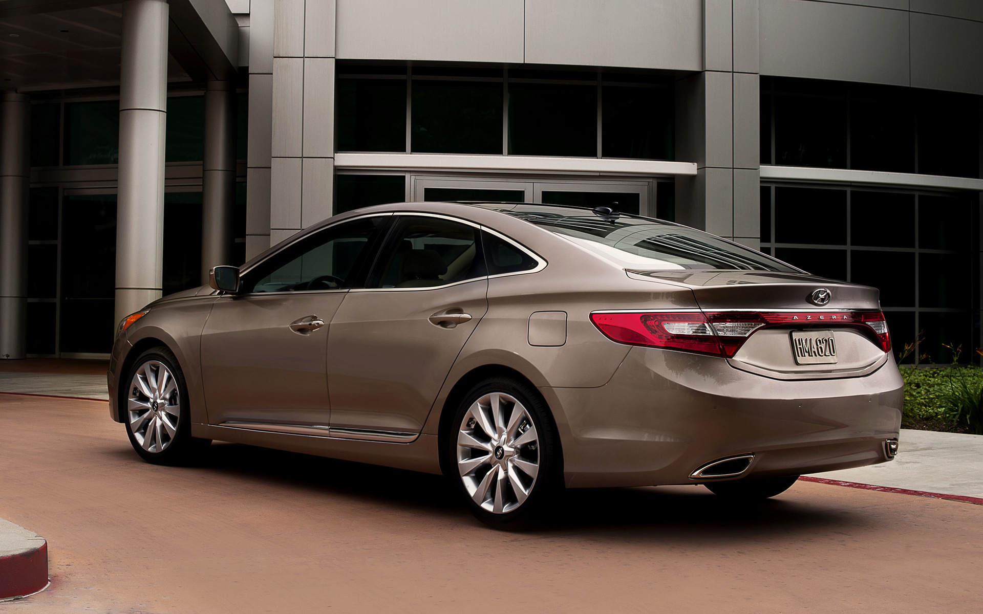 Hyundai Azera and HD Image