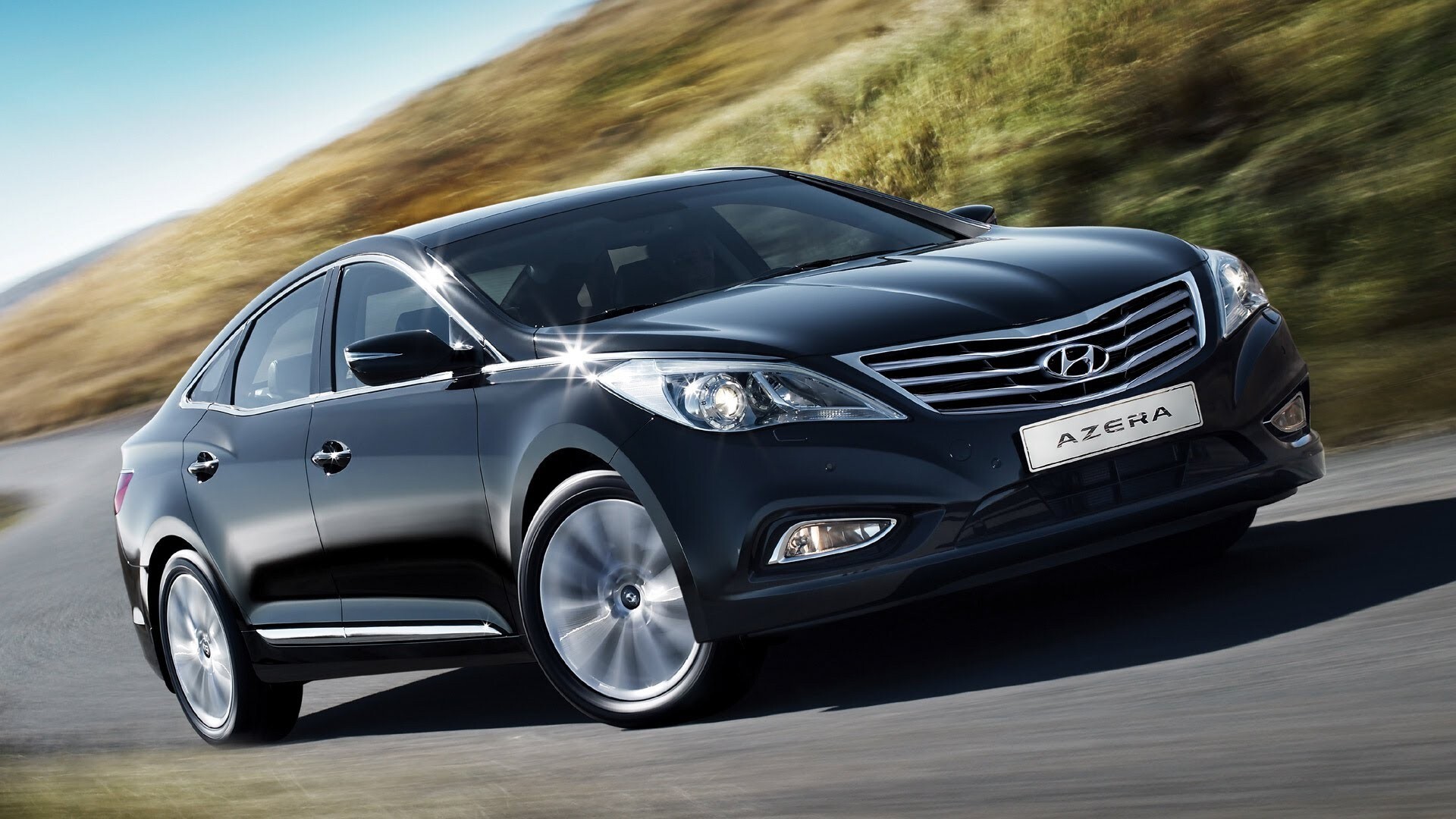 New Hyundai Azera Luxury Black Car on Road HD Wallpaper