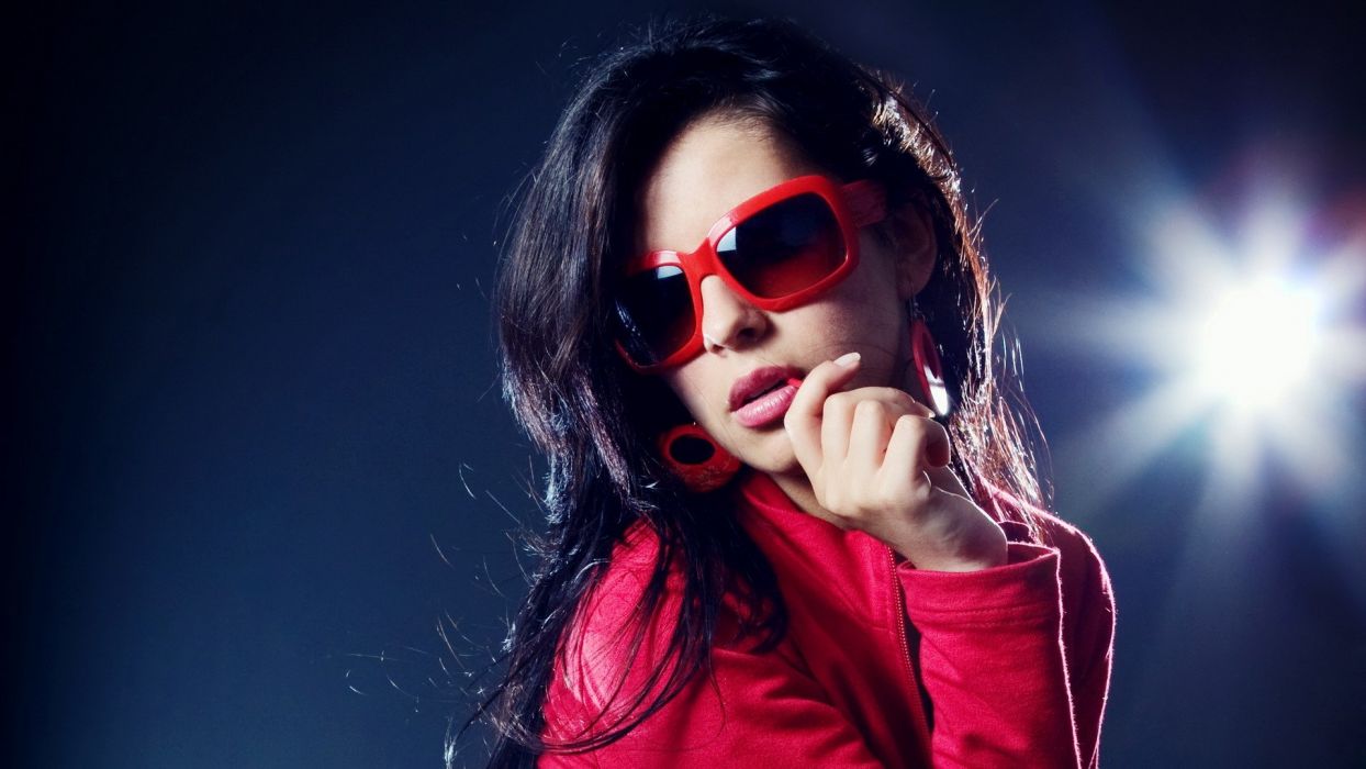 Brunettes women music models glasses Disco dancing girls with glasses club clubbing wallpaperx1080