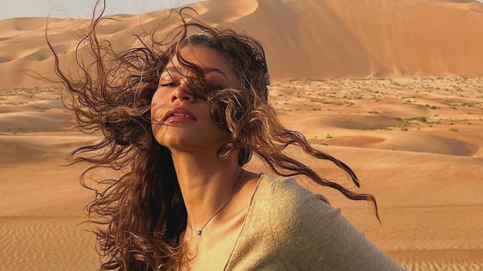 Zendaya Wows Netizens As She Embraces the Golden Sun While Filming Dune 2; See Hot Pic