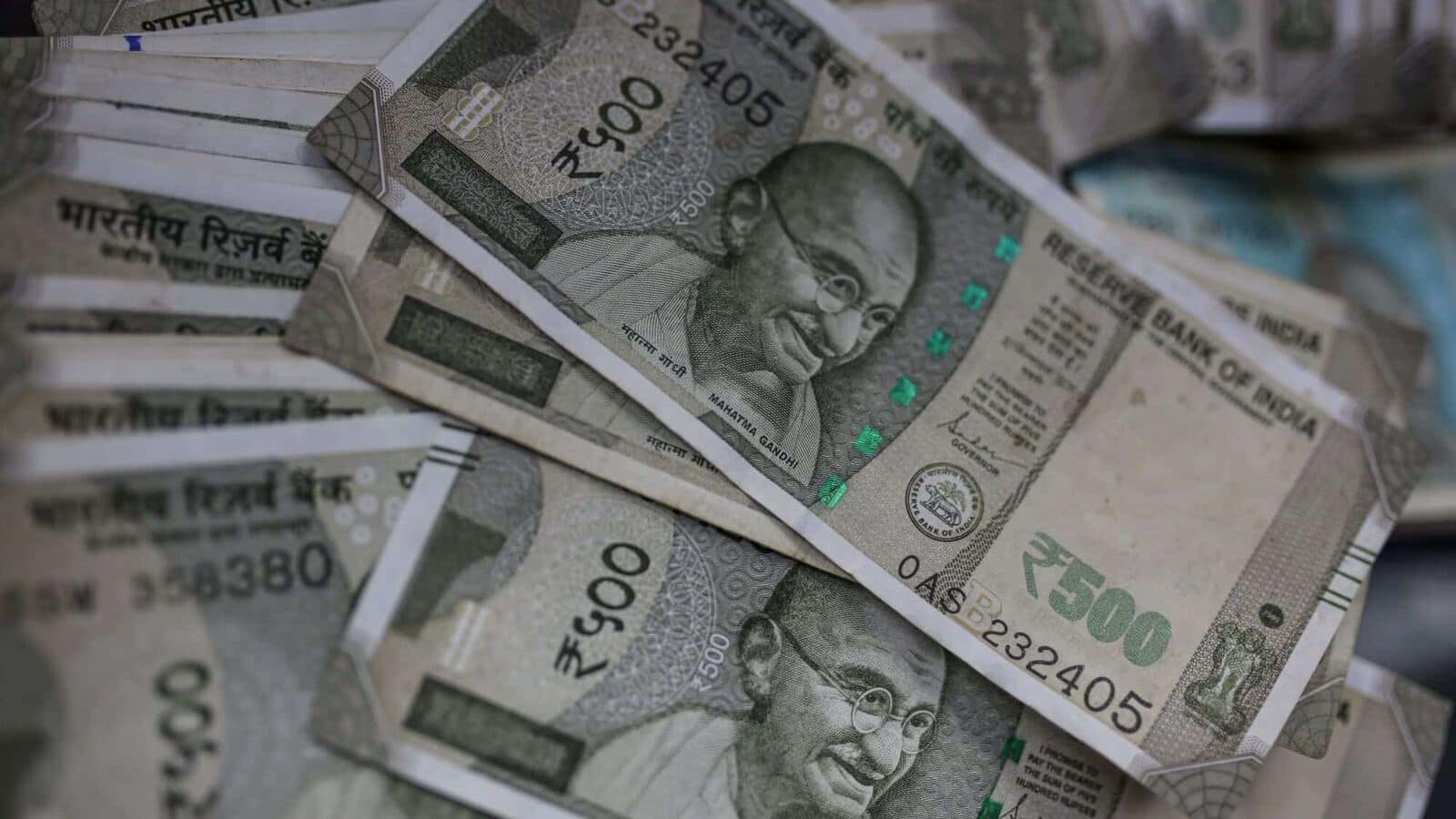 Rupee dives to record low against US dollar today