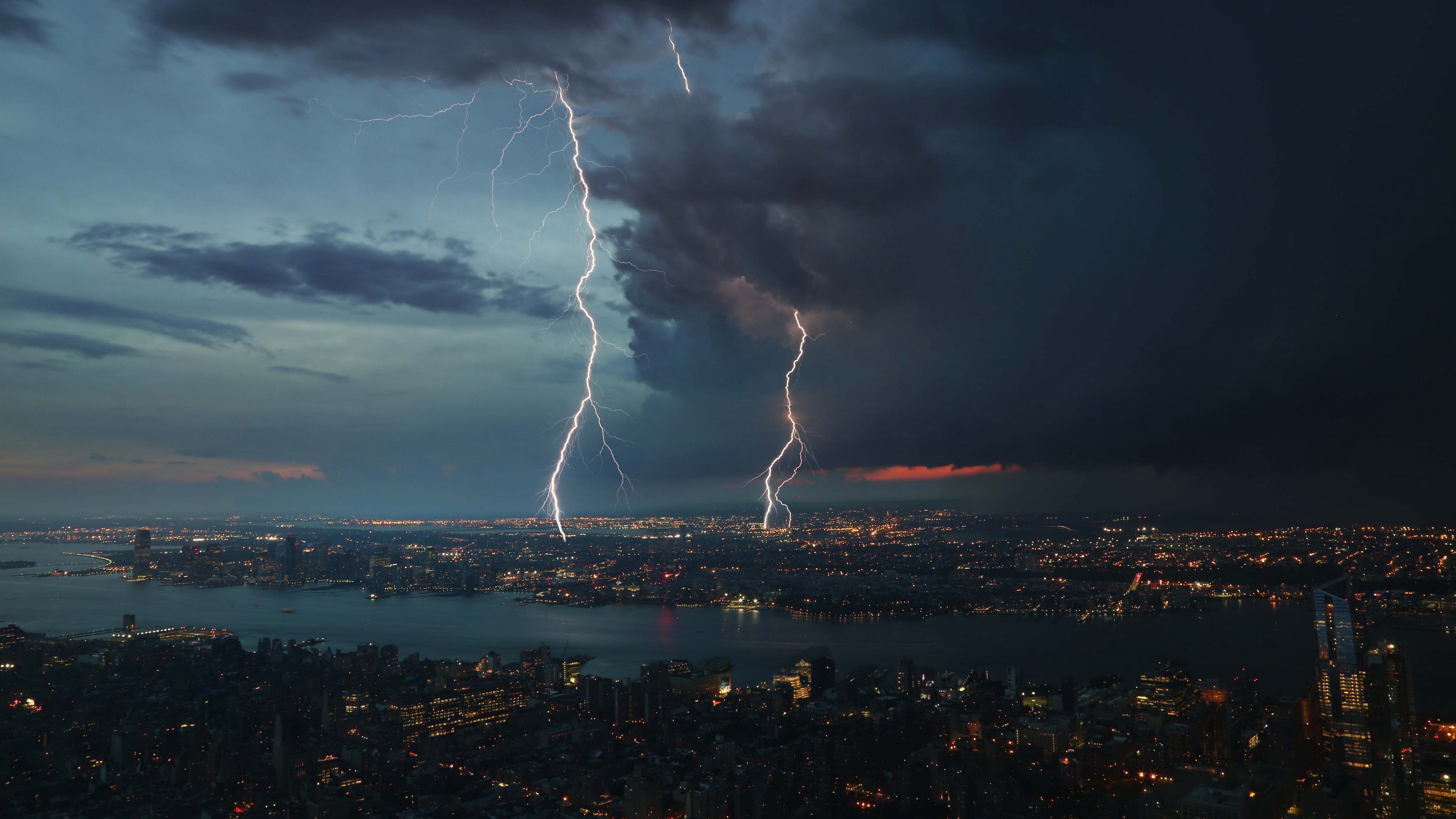 Thunderstorm 4K wallpaper