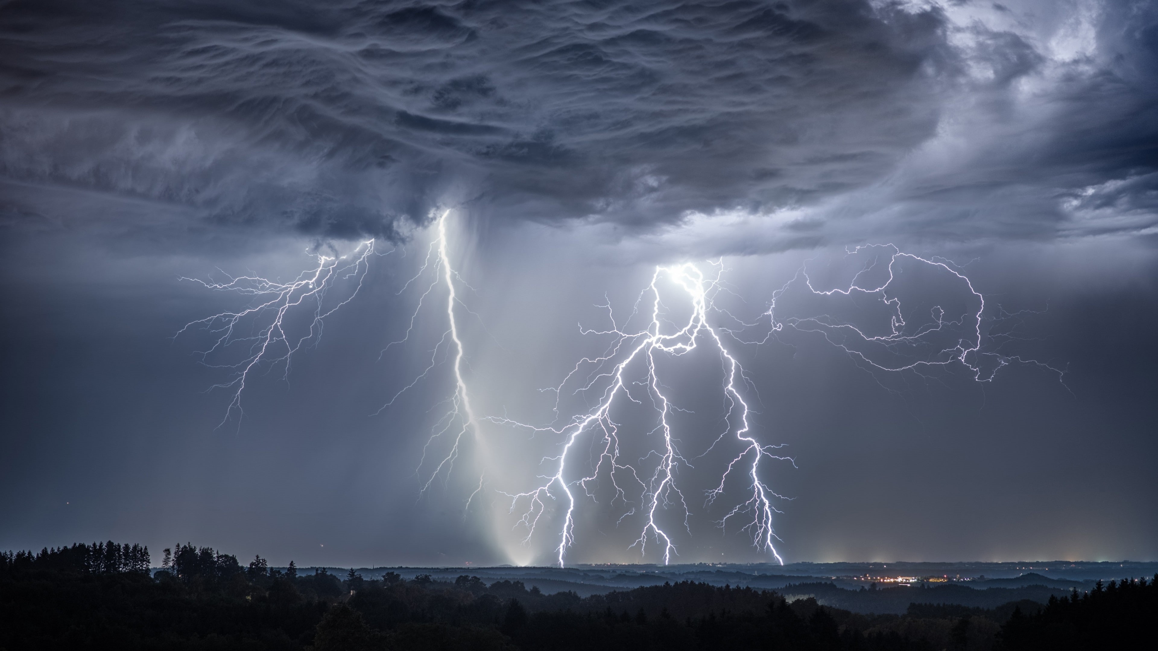 Wallpaper / meteorological phenomenon, bad weather, 4K, lightning, thunderstorm, sky, landscape, darkness, phenomenon, thunder, evening, storm, lightning strikes free download