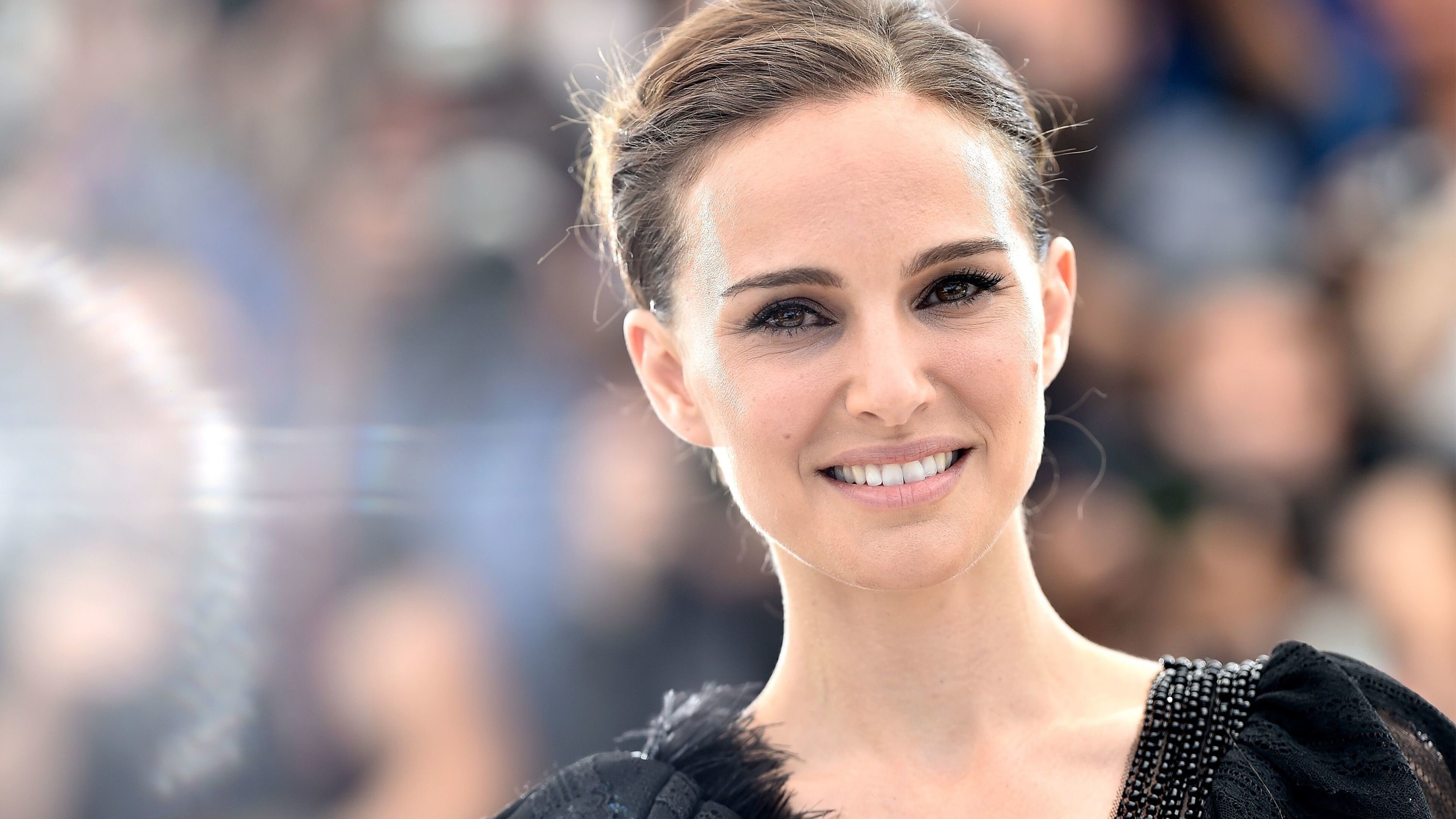 Cute Face CloseUp of Natalie Portman 4K Wallpaper