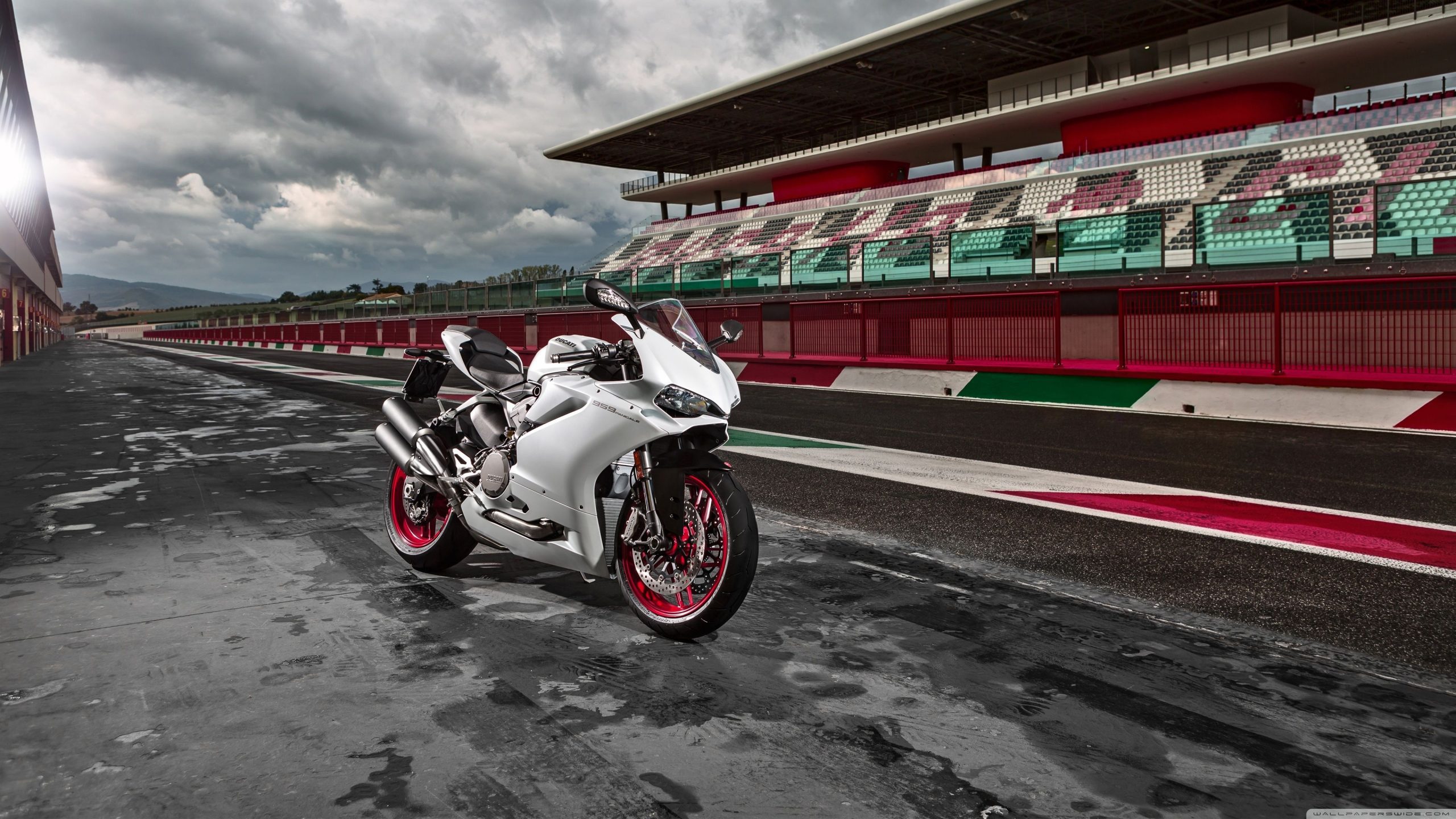 Ducati [4K] Wallpaper
